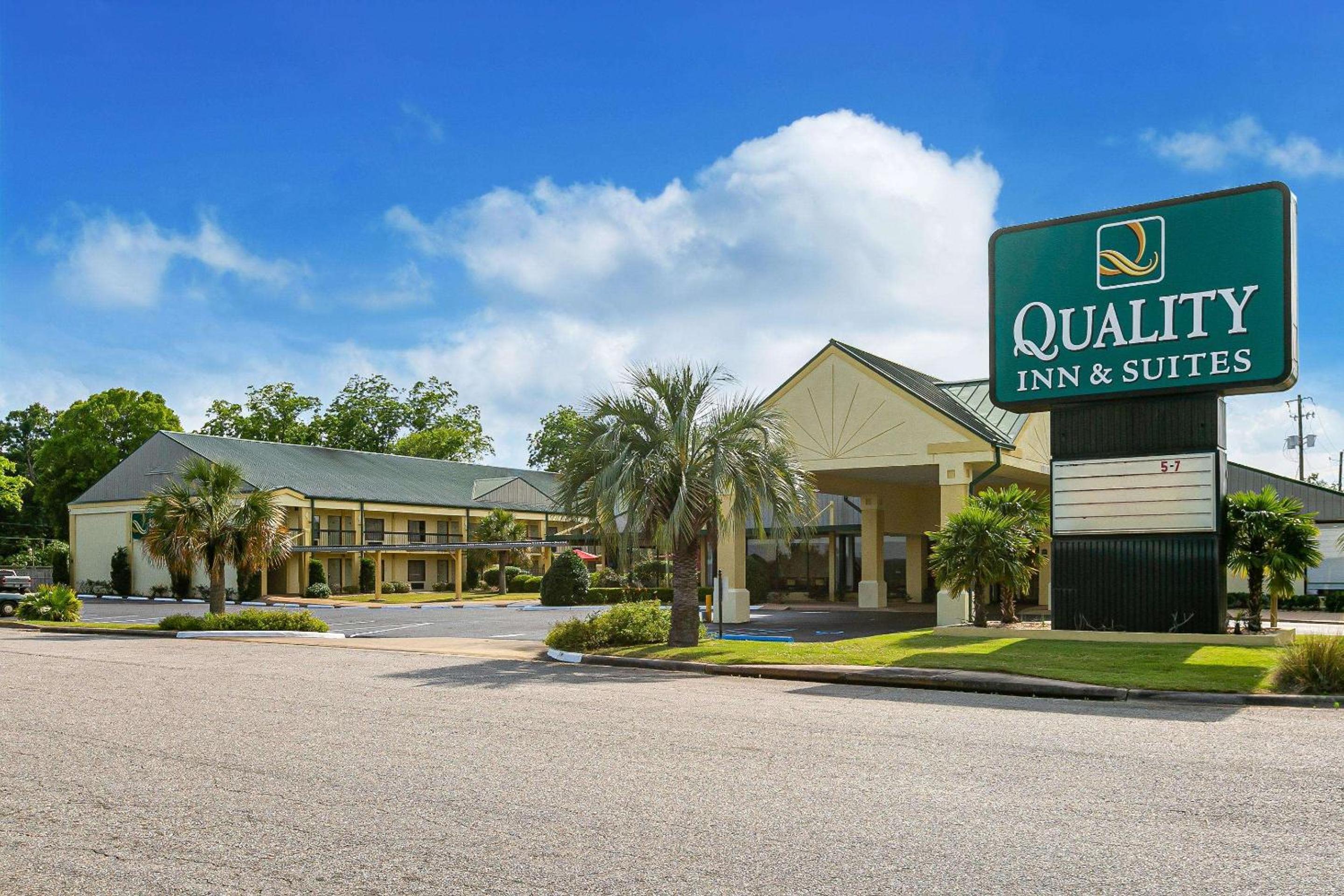 Eufaula Vacations - Quality Inn  Suites near Lake Eufaula - Property Image 1