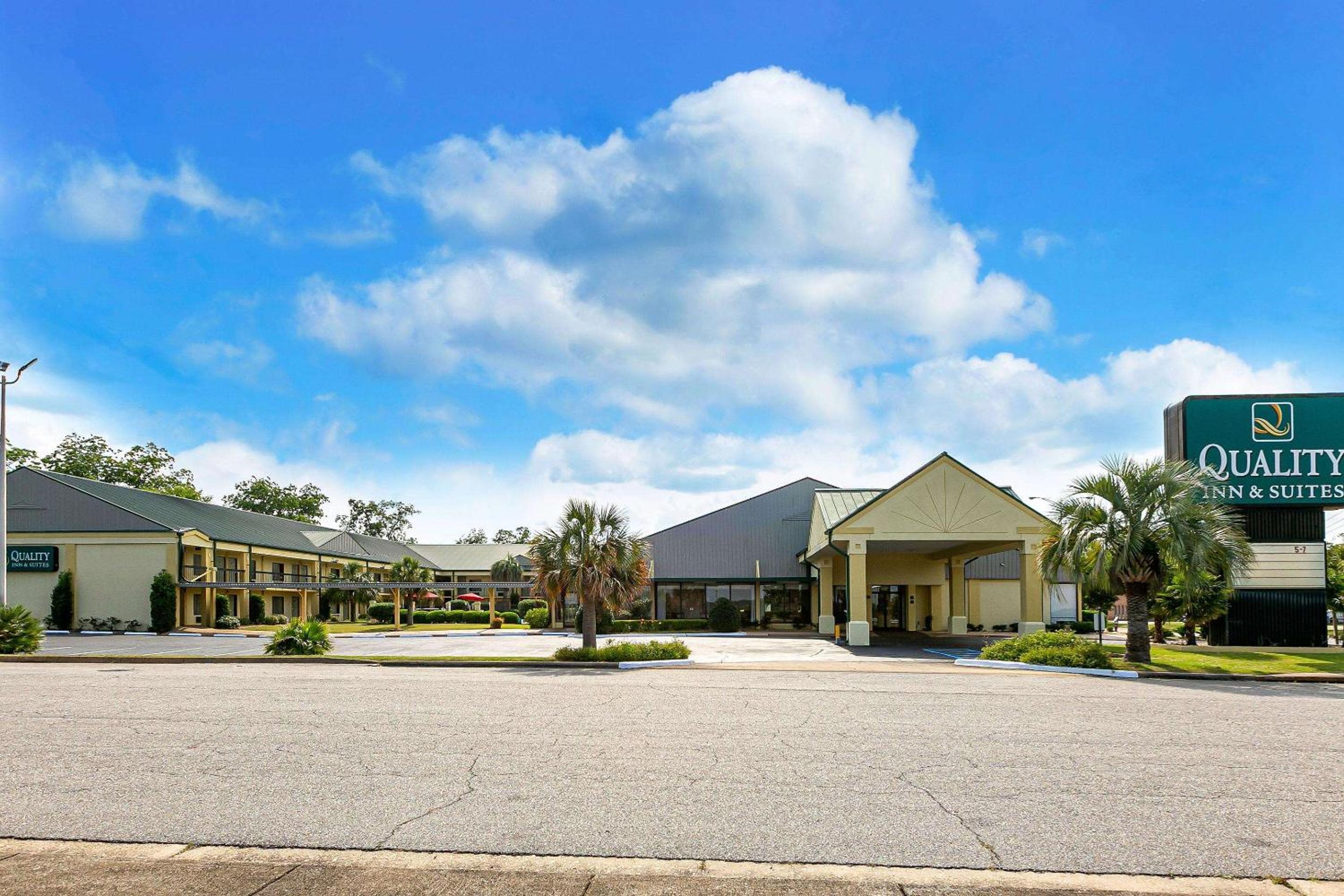 Eufaula Vacations - Quality Inn  Suites near Lake Eufaula - Property Image 4