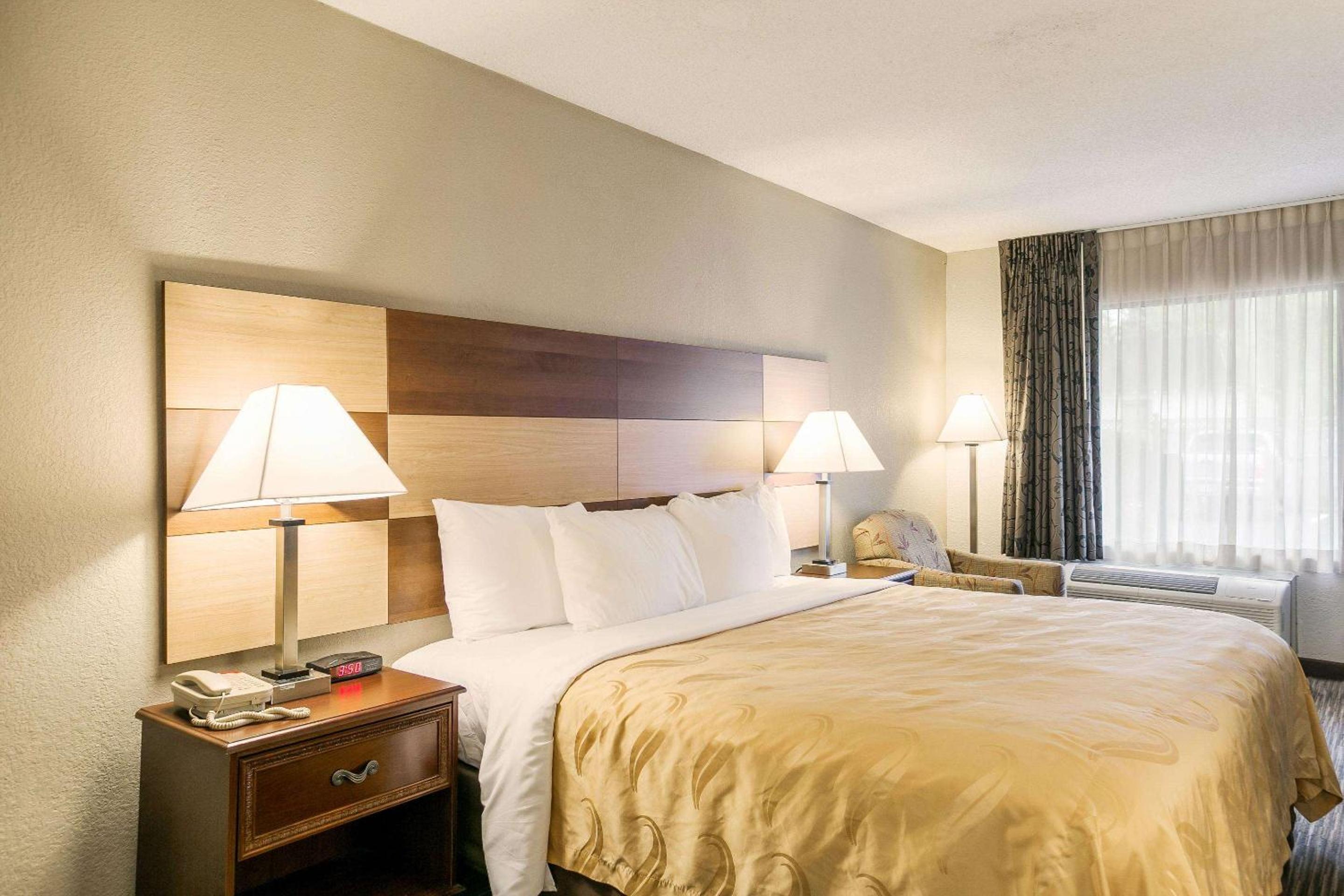 Eufaula Vacations - Quality Inn  Suites near Lake Eufaula - Property Image 9