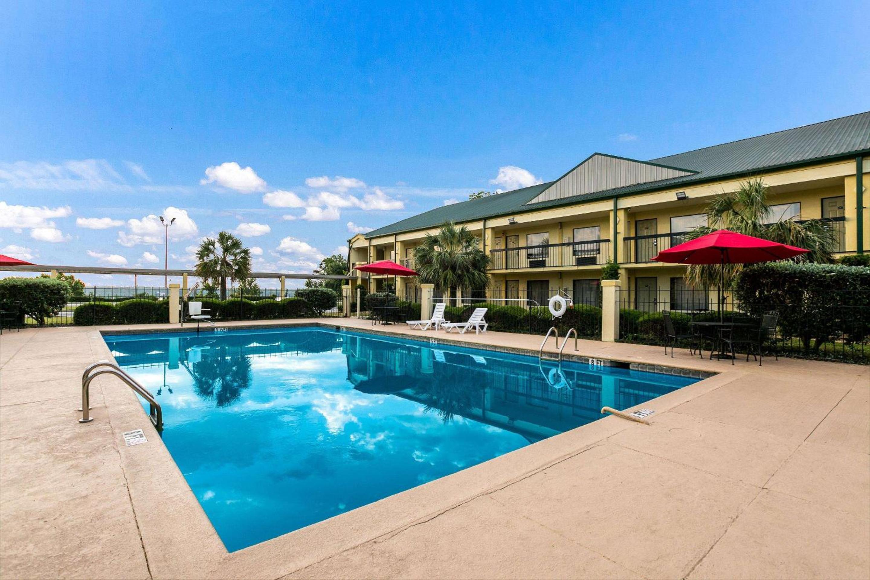 Eufaula Vacations - Quality Inn  Suites near Lake Eufaula - Property Image 1