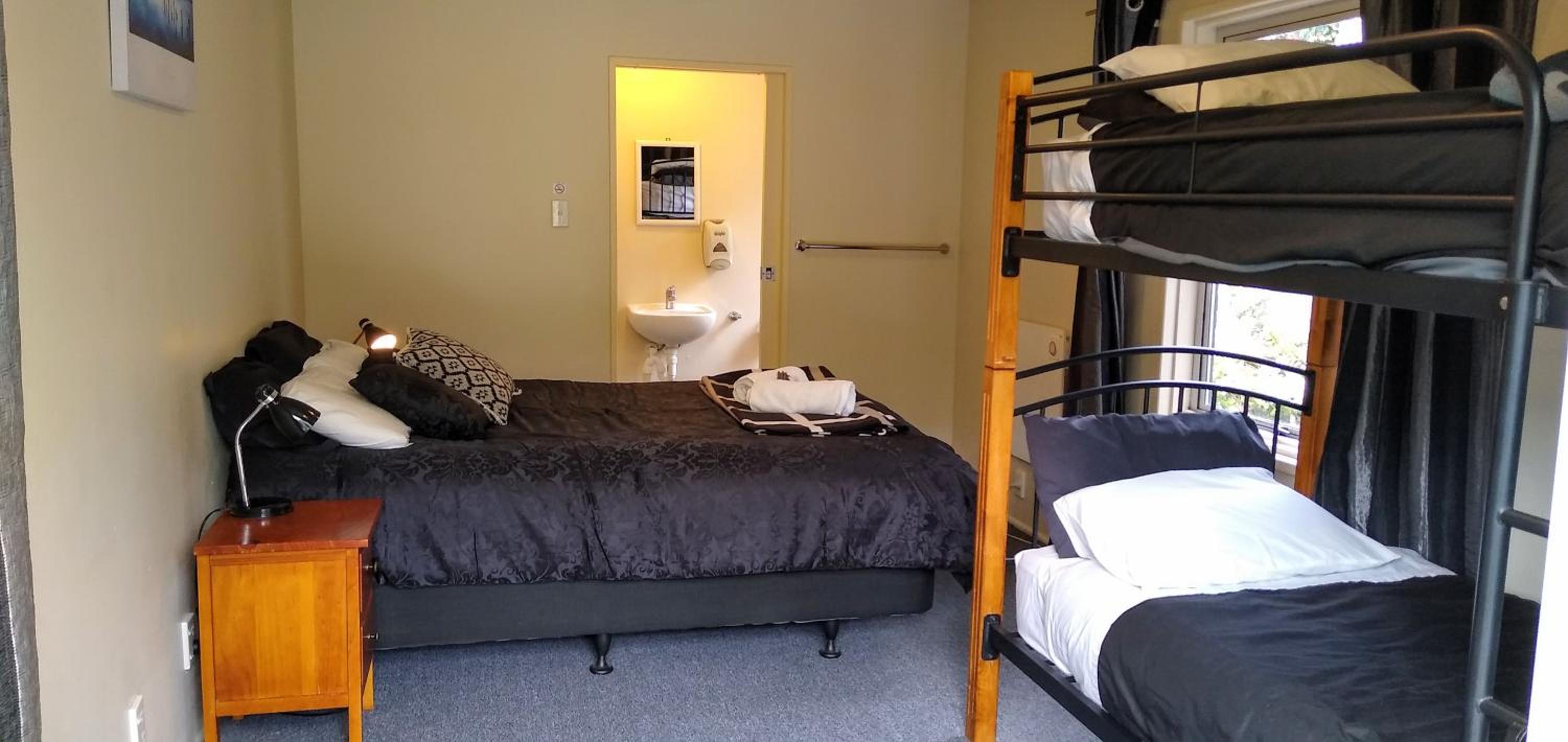 Tombstone Motel, Lodge & Backpackers