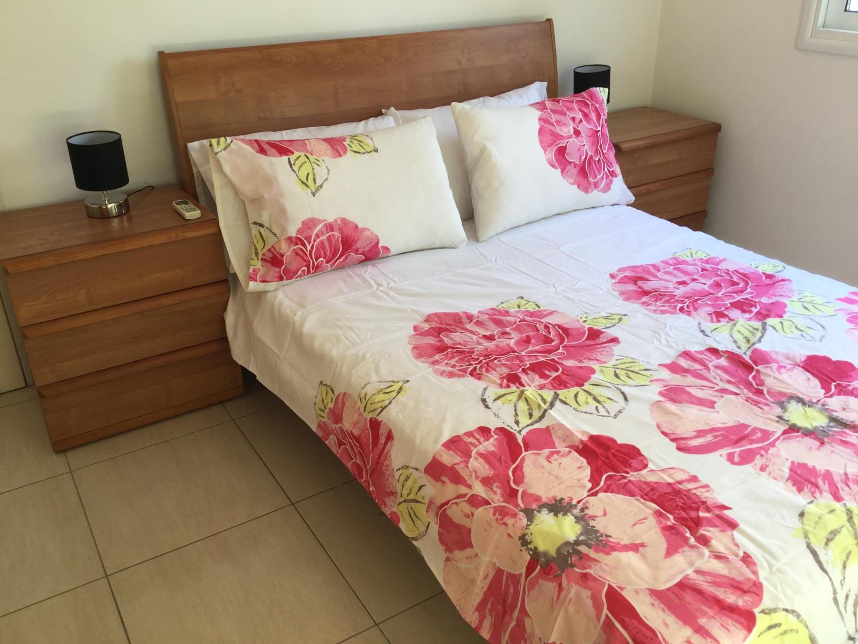Poolside 2 bedroom apt, Paphos Riviera, Universal area