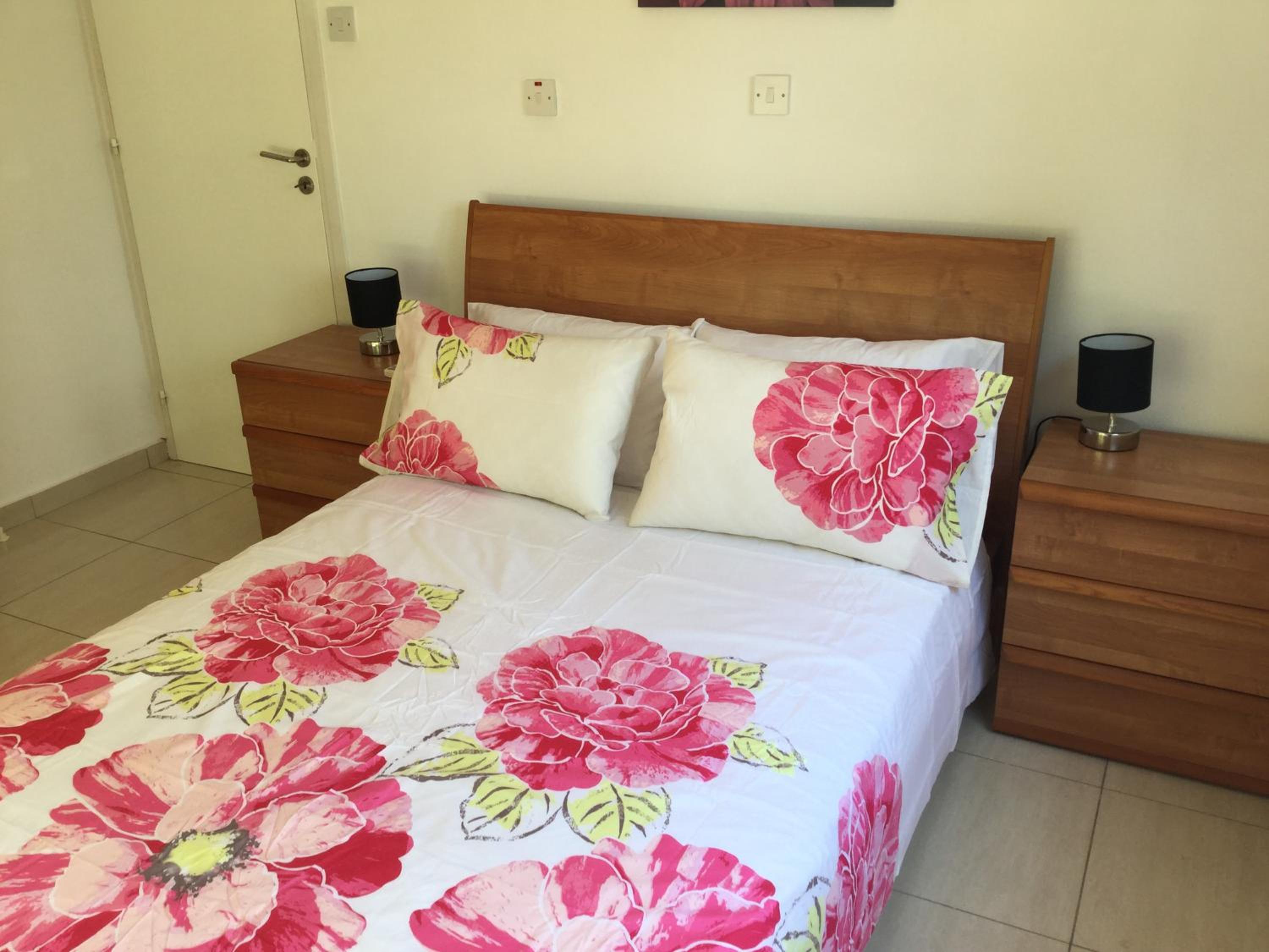 Poolside 2 bedroom apt, Paphos Riviera, Universal area