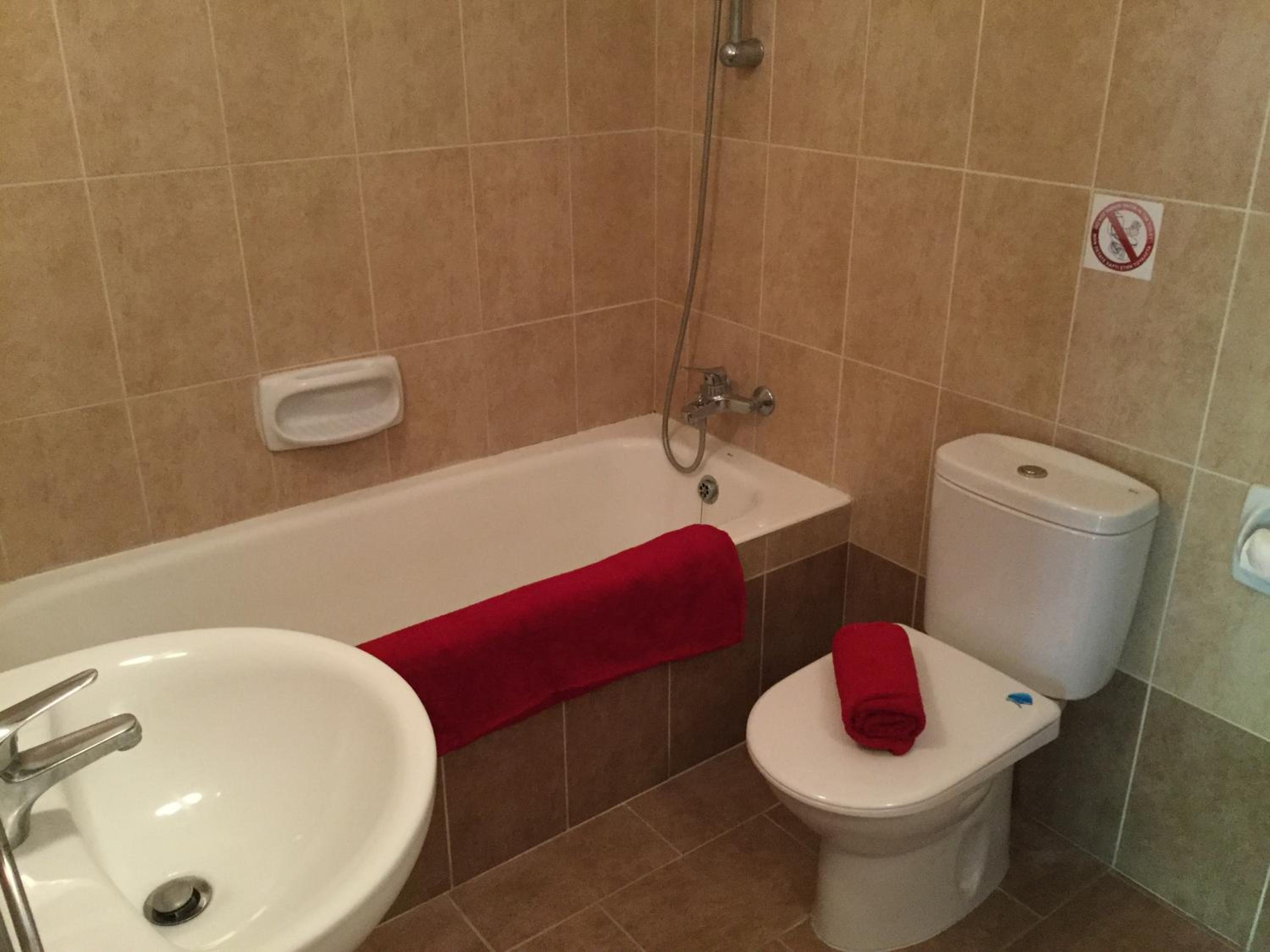 Poolside 2 bedroom apt, Paphos Riviera, Universal area