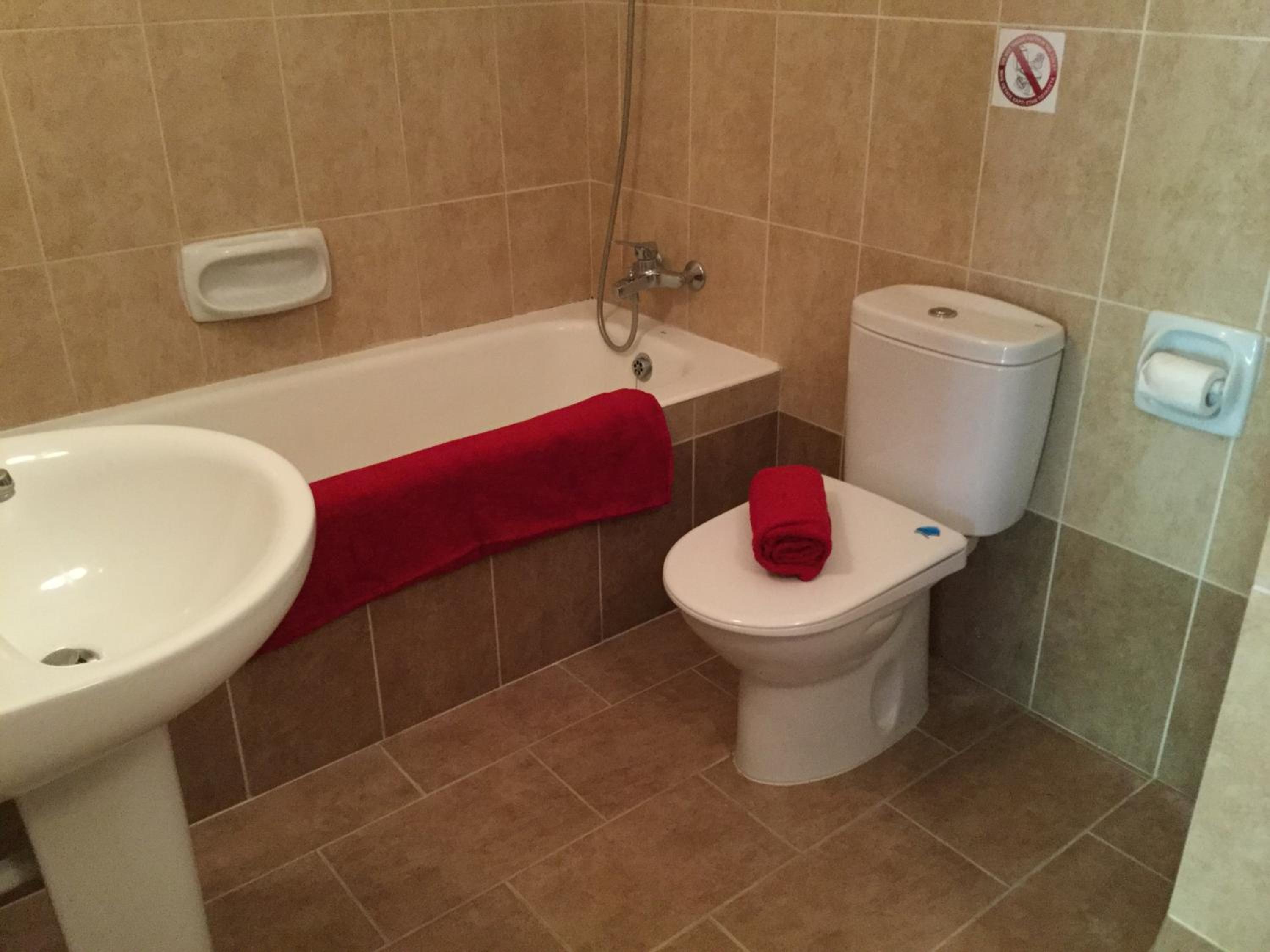 Poolside 2 bedroom apt, Paphos Riviera, Universal area