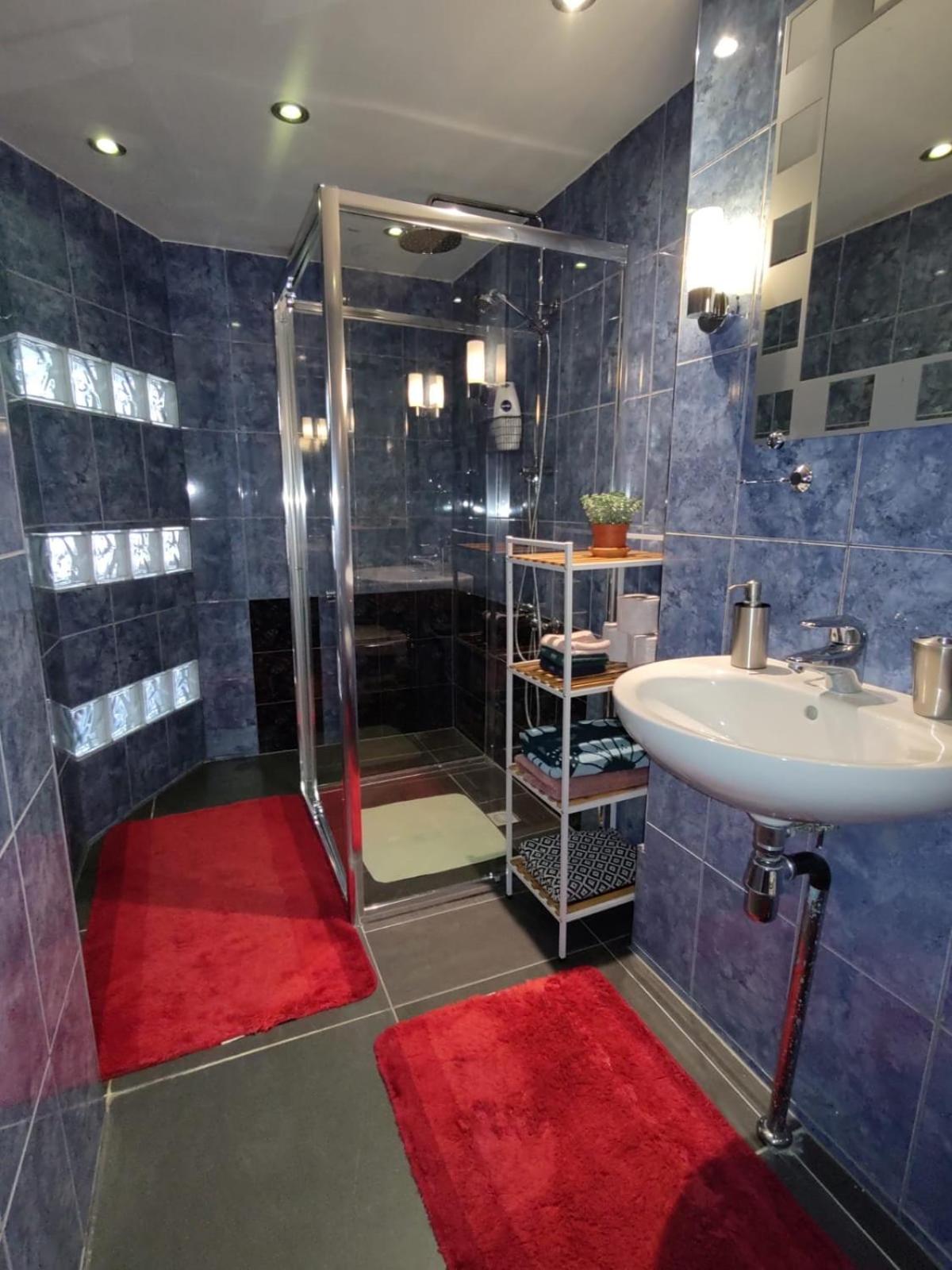 Jordaan Canal View Apartment