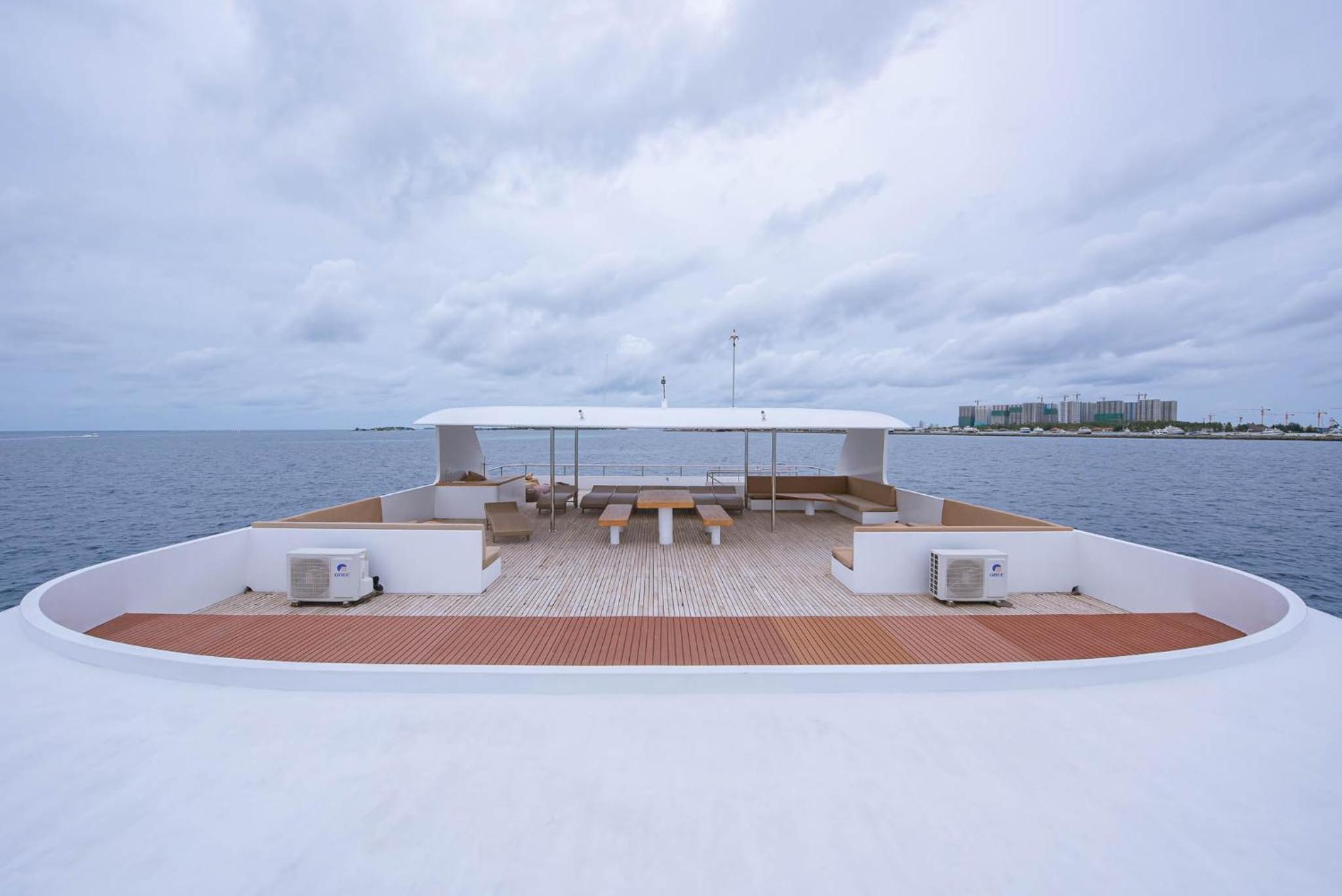 Liveaboard Adora