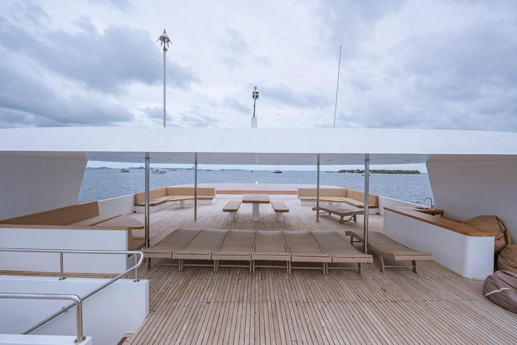 Liveaboard Adora