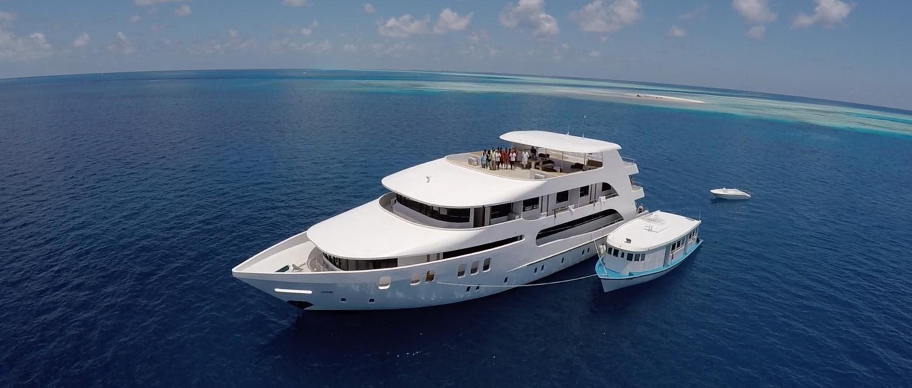 Liveaboard Adora