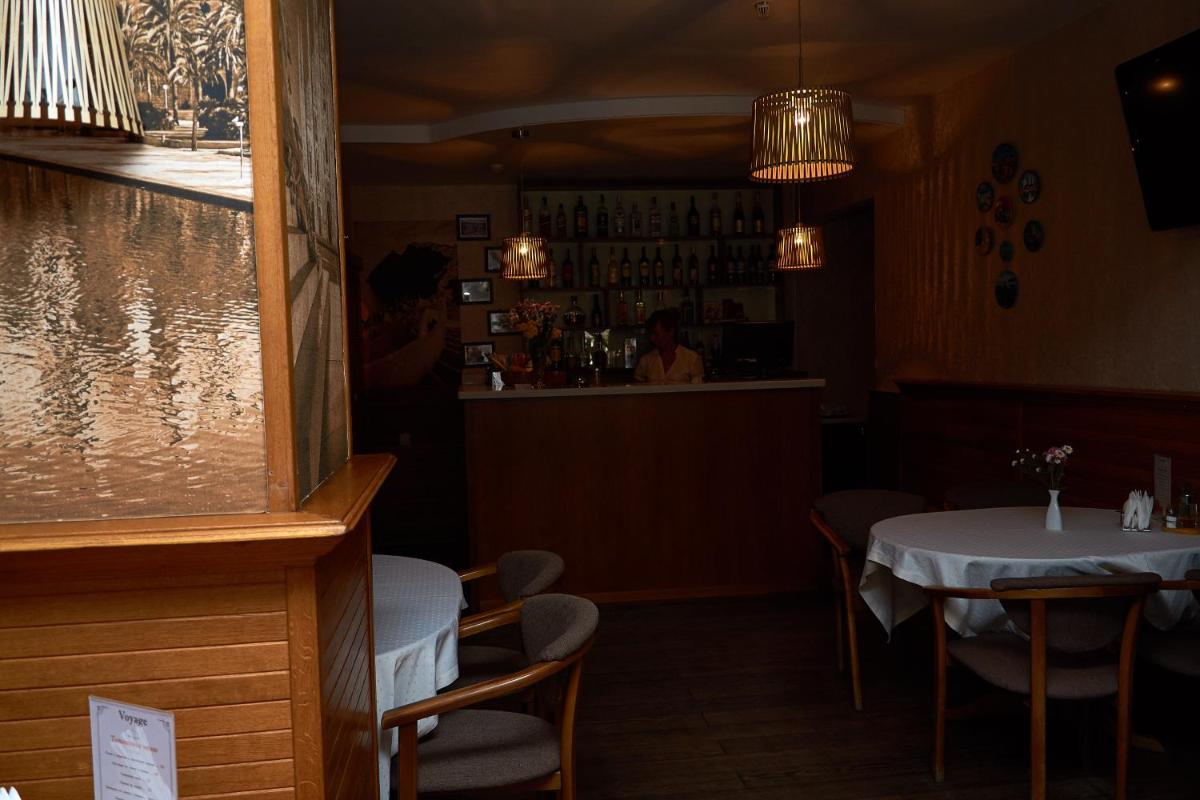 restaurant
