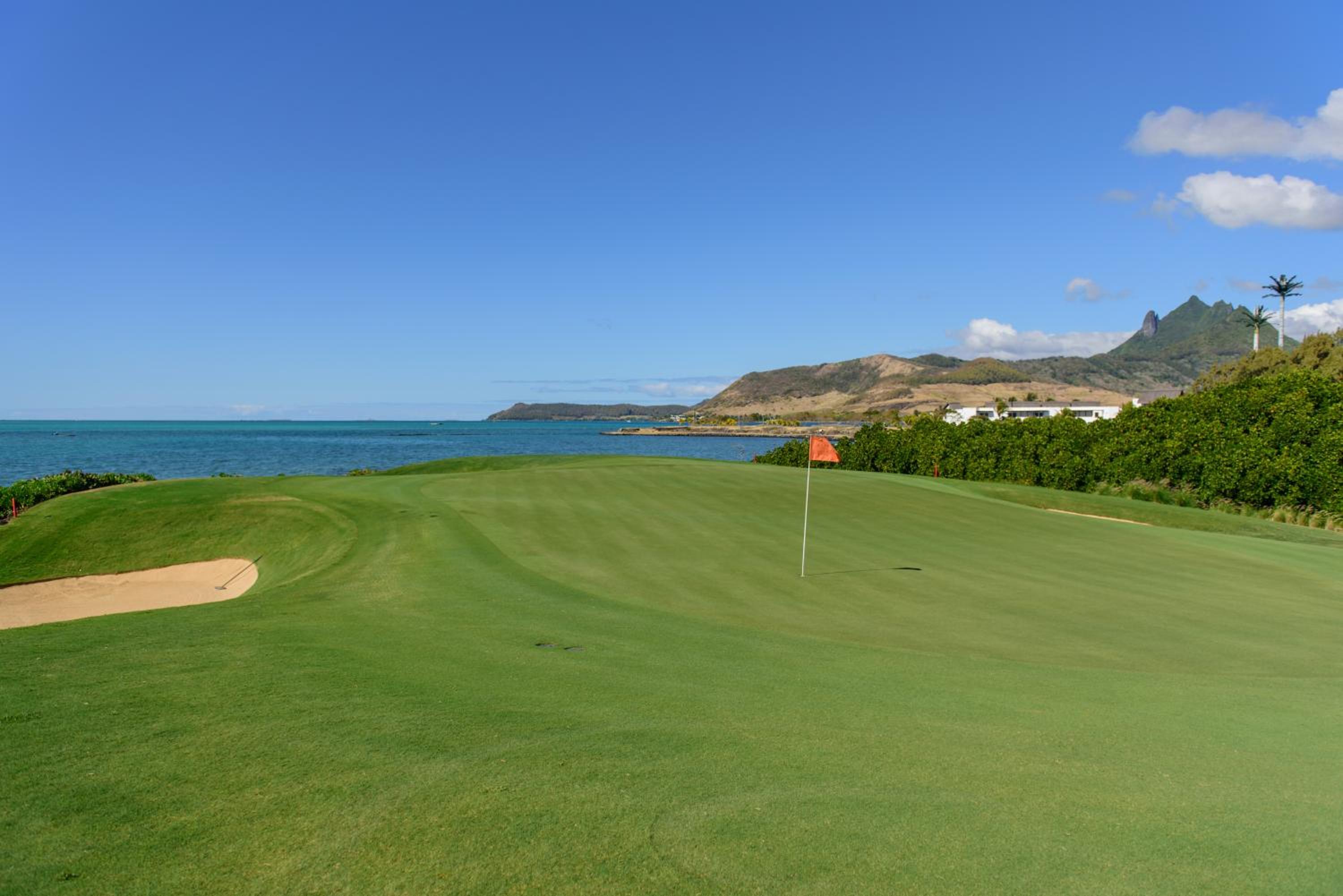 The Bay Club at Anahita