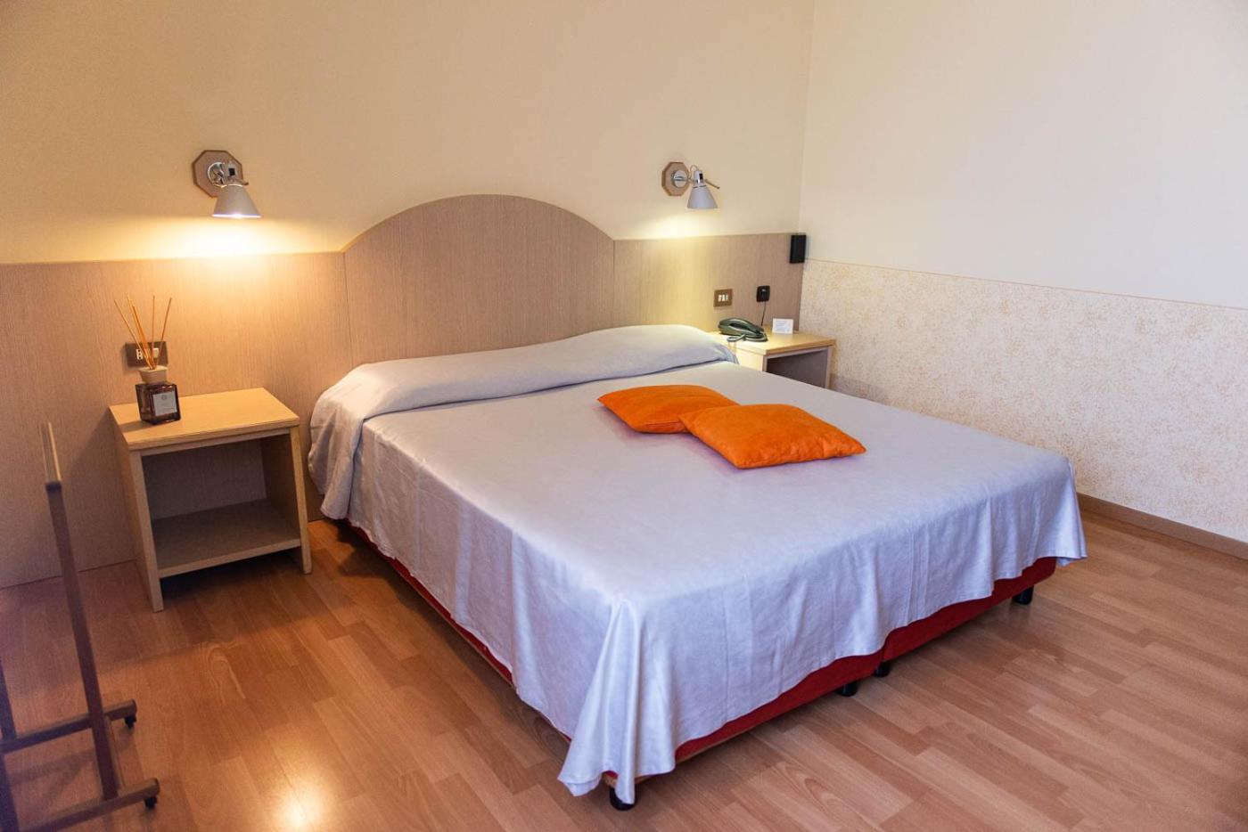 Hotel Europa en Chivasso — hotel room