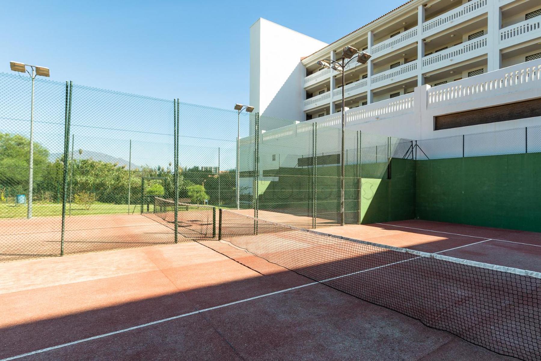 Manilva Playa en Manilva — activities & amenities