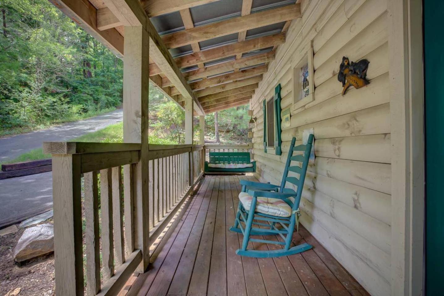 Pigeon Forge View 2 King Bed WiFi Hot Tub view 3