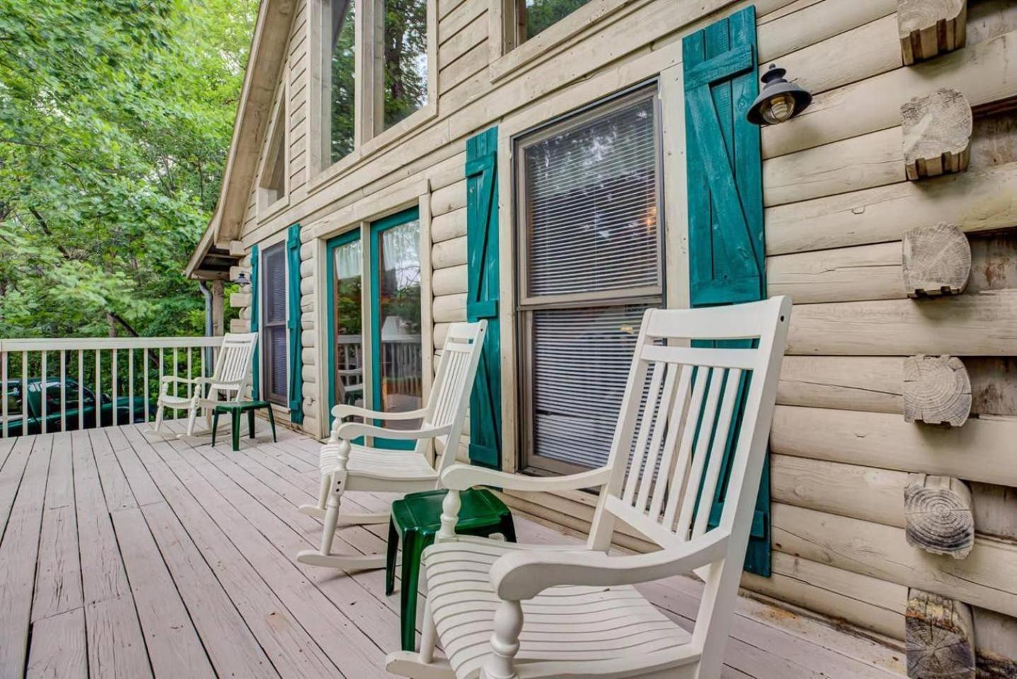 Pigeon Forge View 2 King Bed WiFi Hot Tub view 4