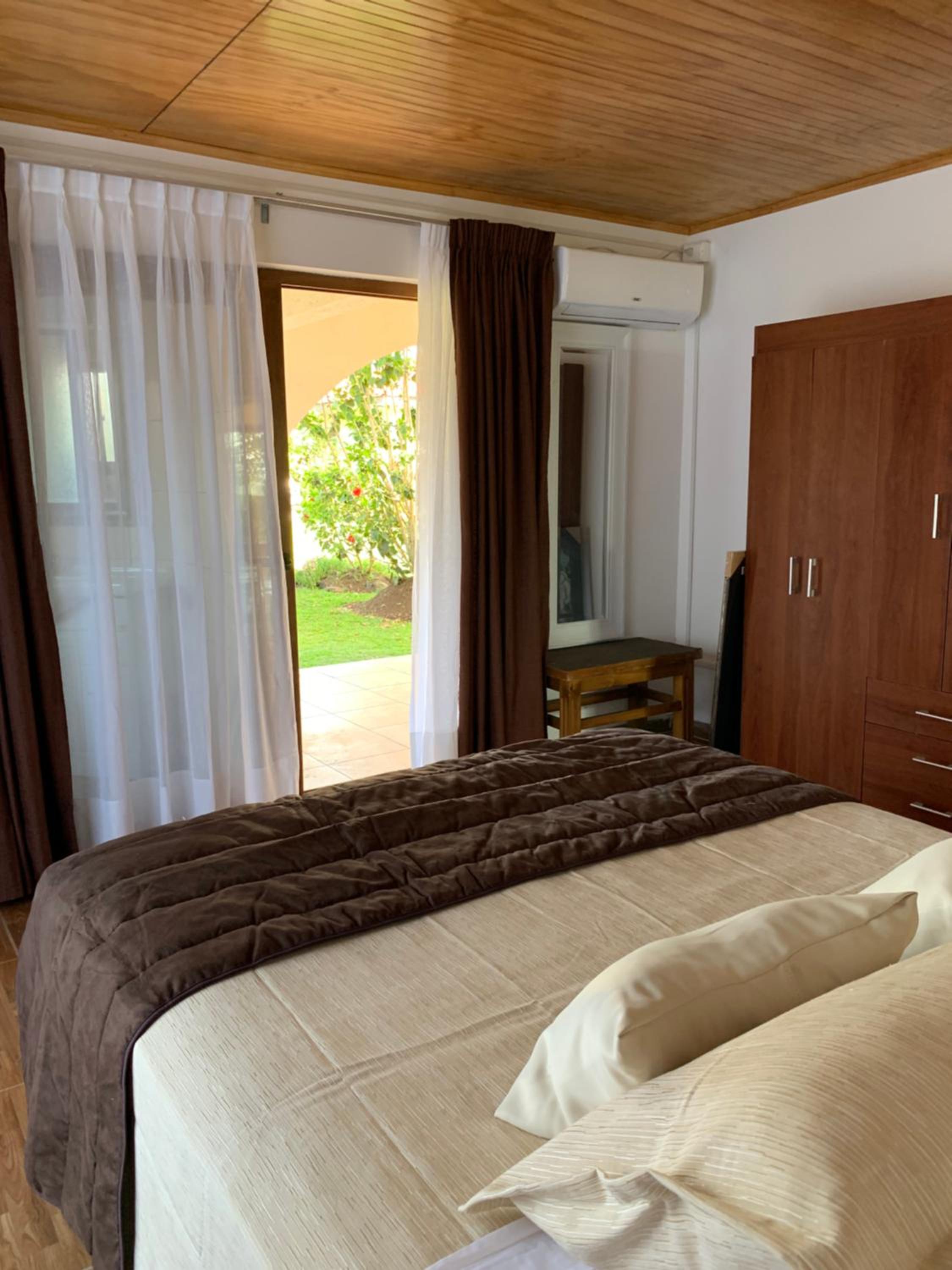 Teanehi Bed & Breakfast