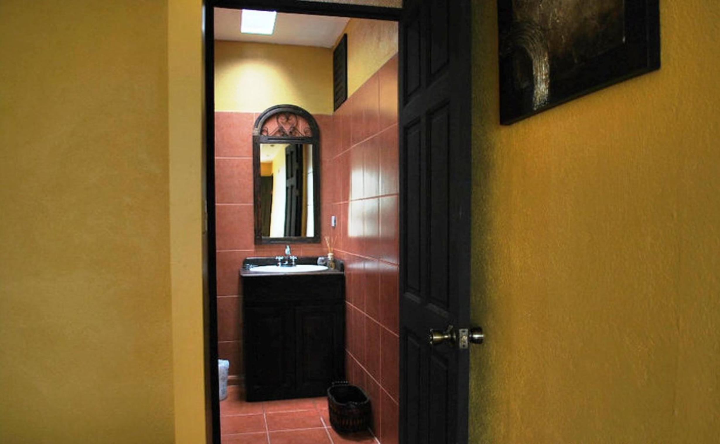 Melrost Airport Bed & Breakfast