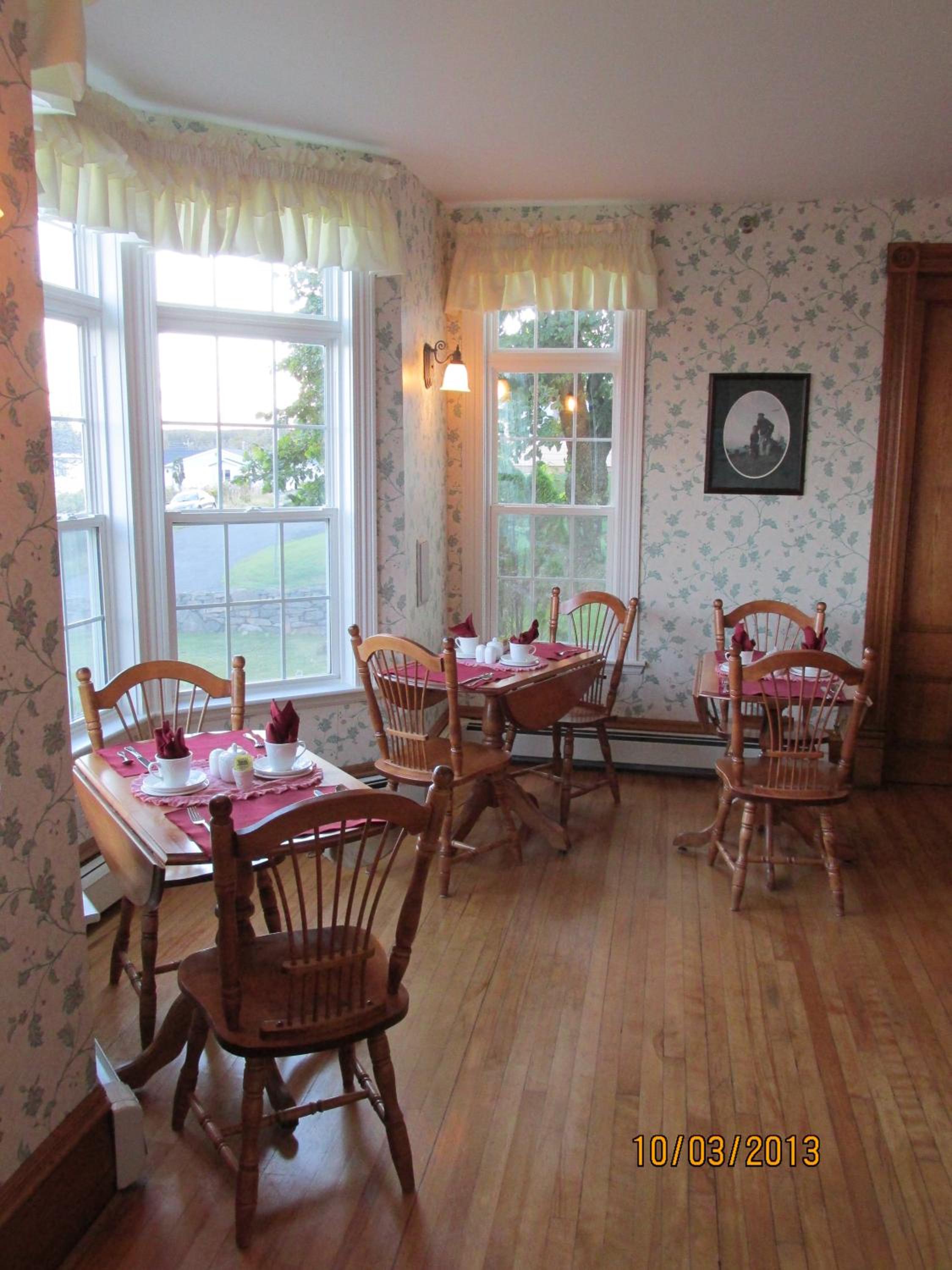 Louisbourg Harbour Inn