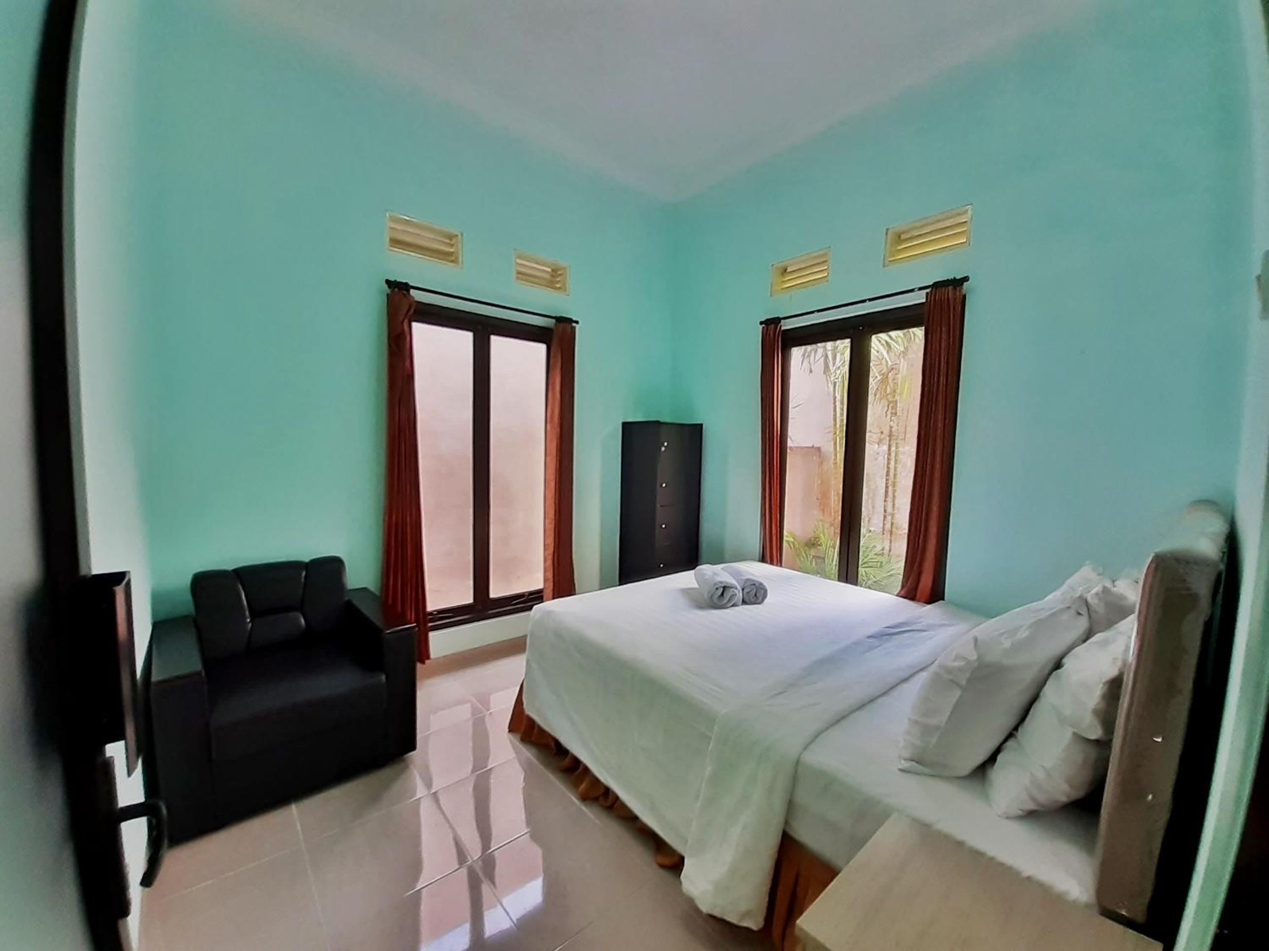 Villa 3 Bedroom Edelweis No. 7 near Museum Angkut view 3