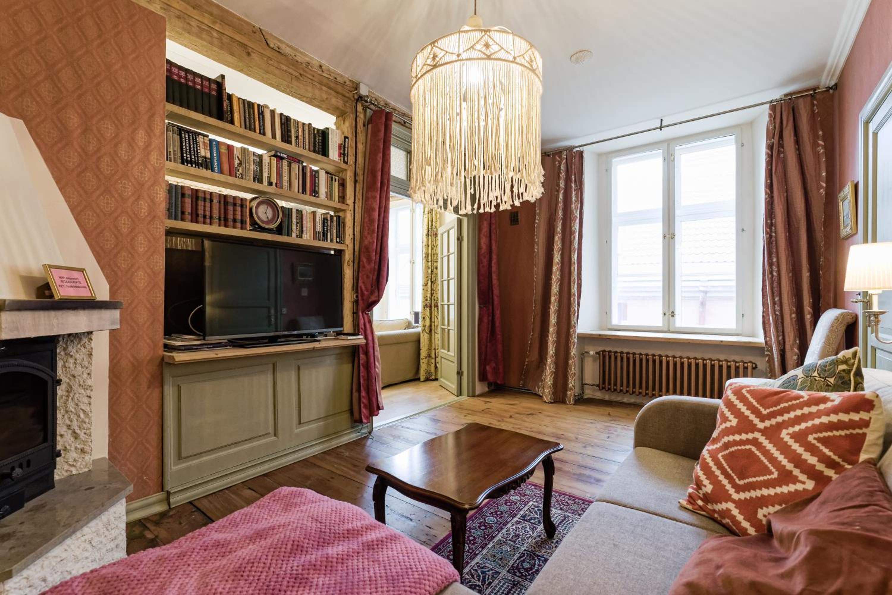 Unique & Cozy Old Town Apartment view 3