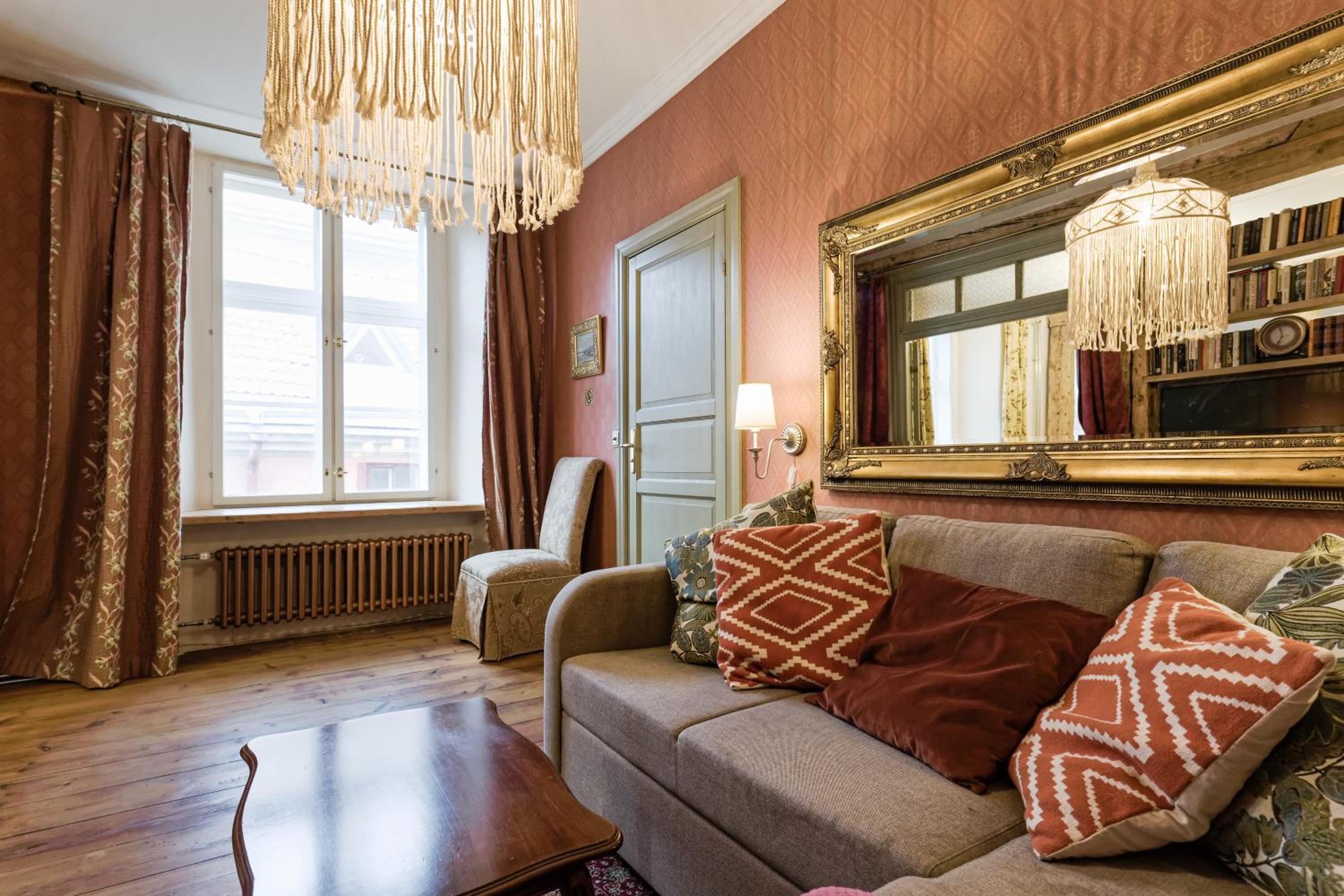 Unique & Cozy Old Town Apartment view 2