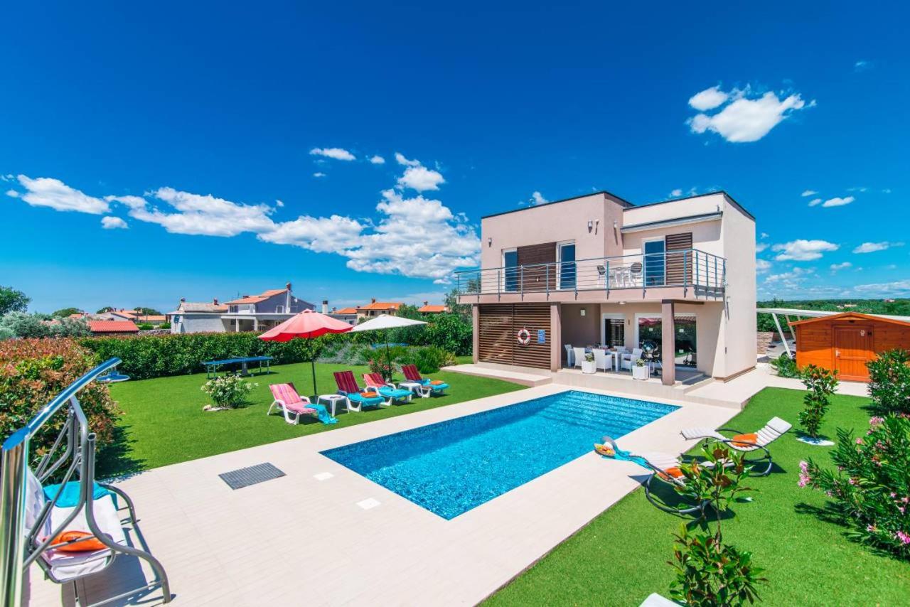 Villa Galizana 1972 view 4