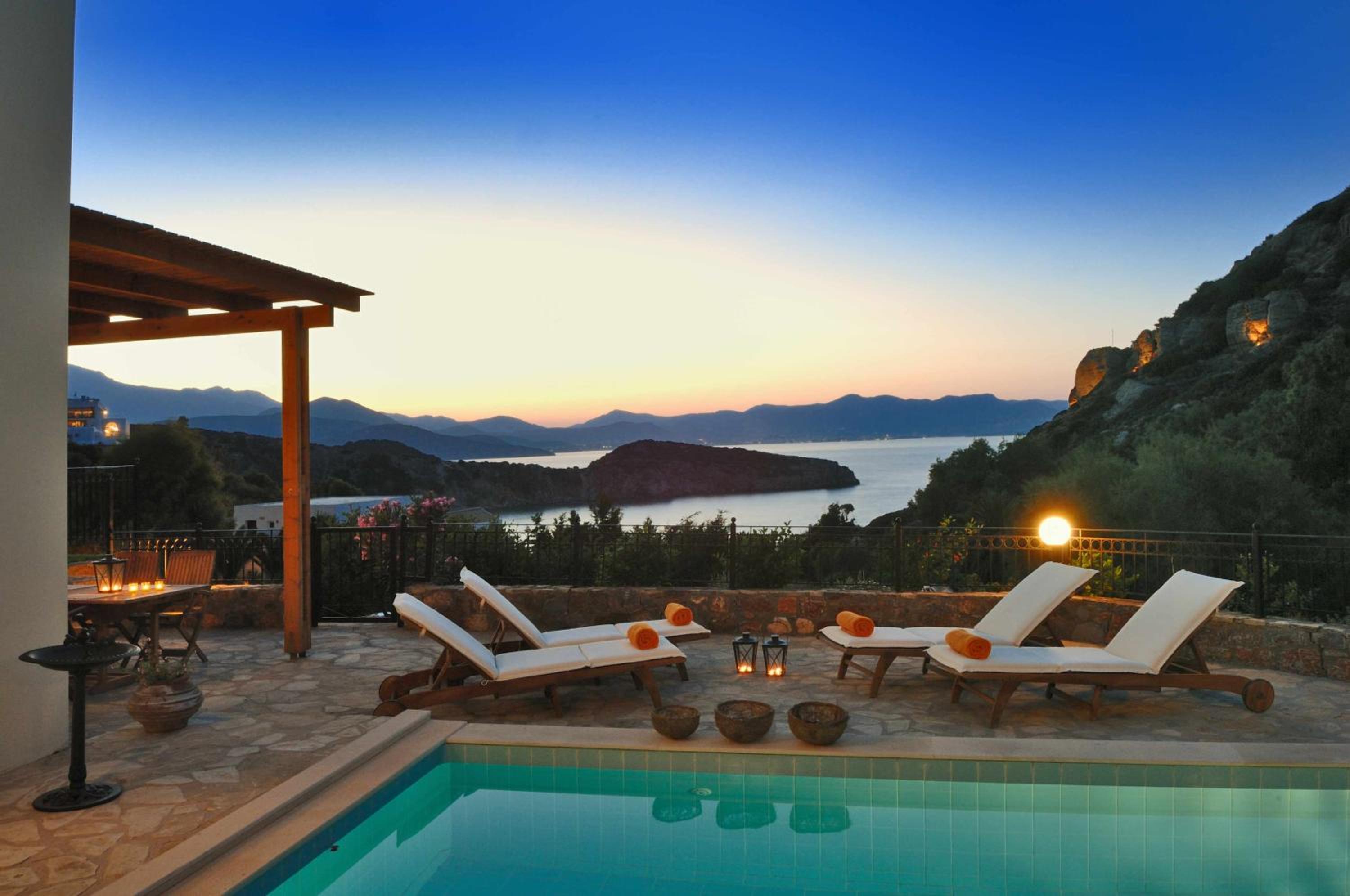 Spacious villa with private pool and sea view, just 150 meters from the sea view 2