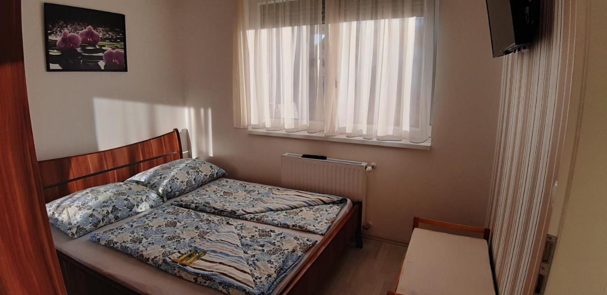 Riviéra Wellness Apartman view 5