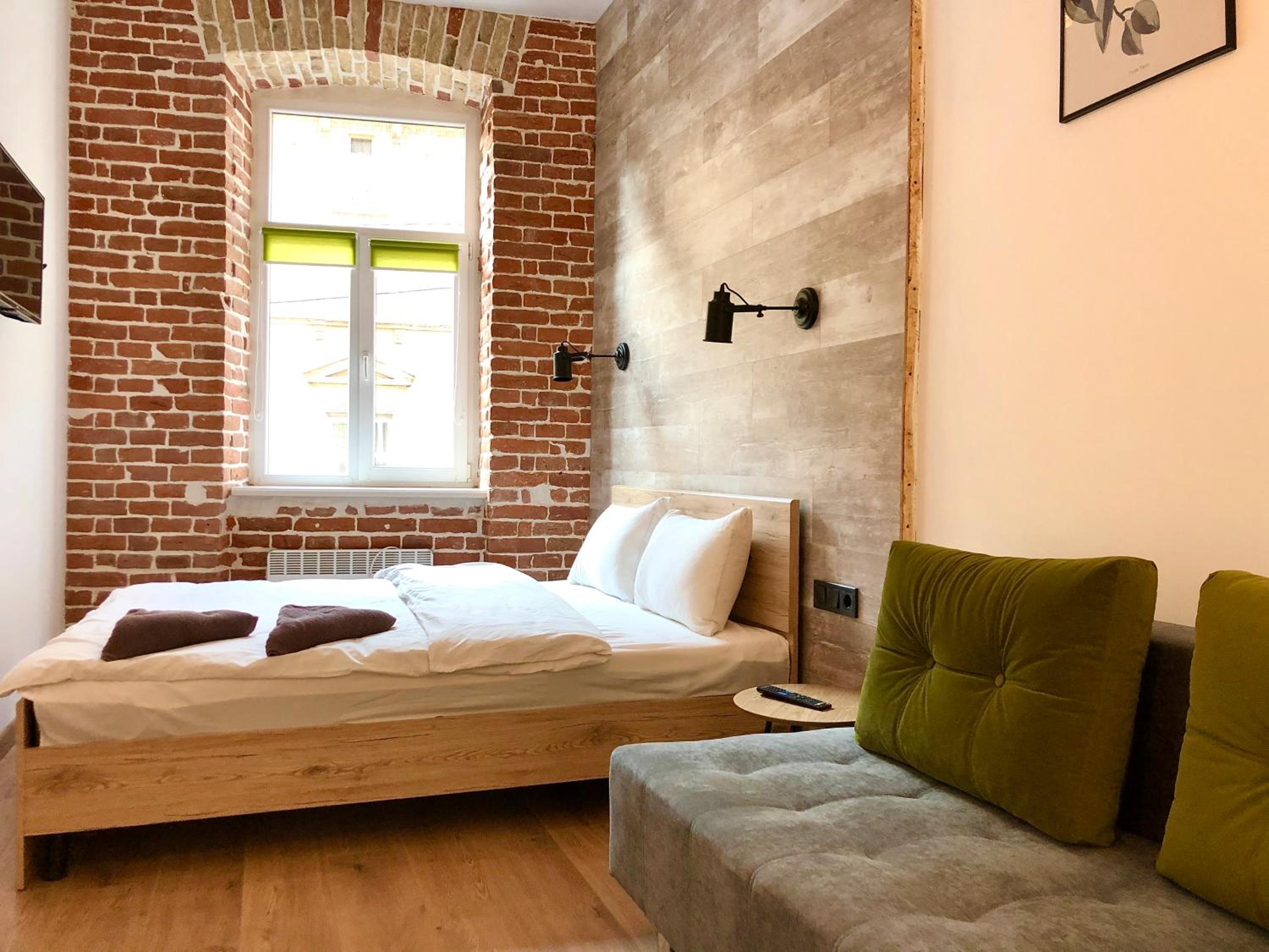 ROMANTIC Apartments-in center , 3 min to Rynok Square view 2