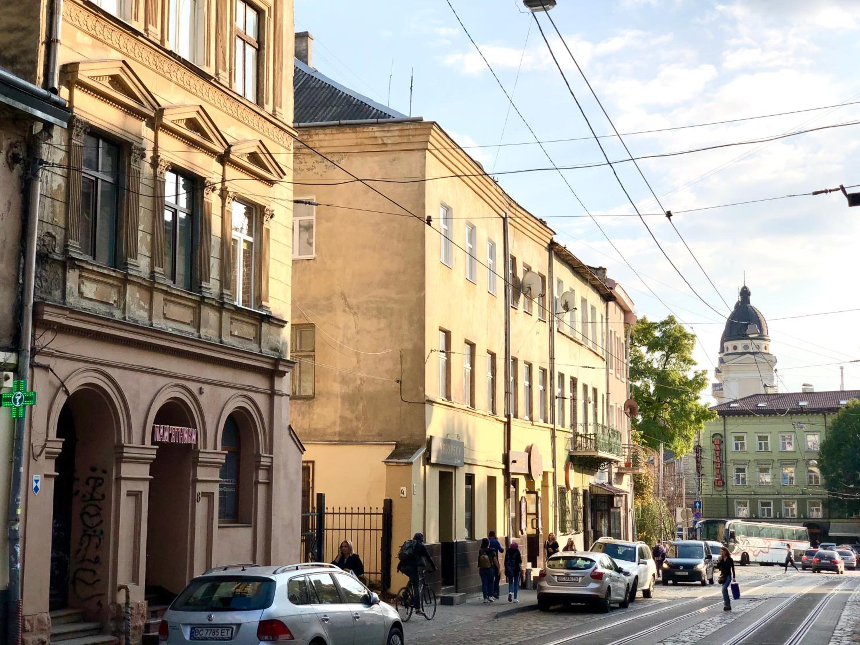 ROMANTIC Apartments-in center , 3 min to Rynok Square view 5