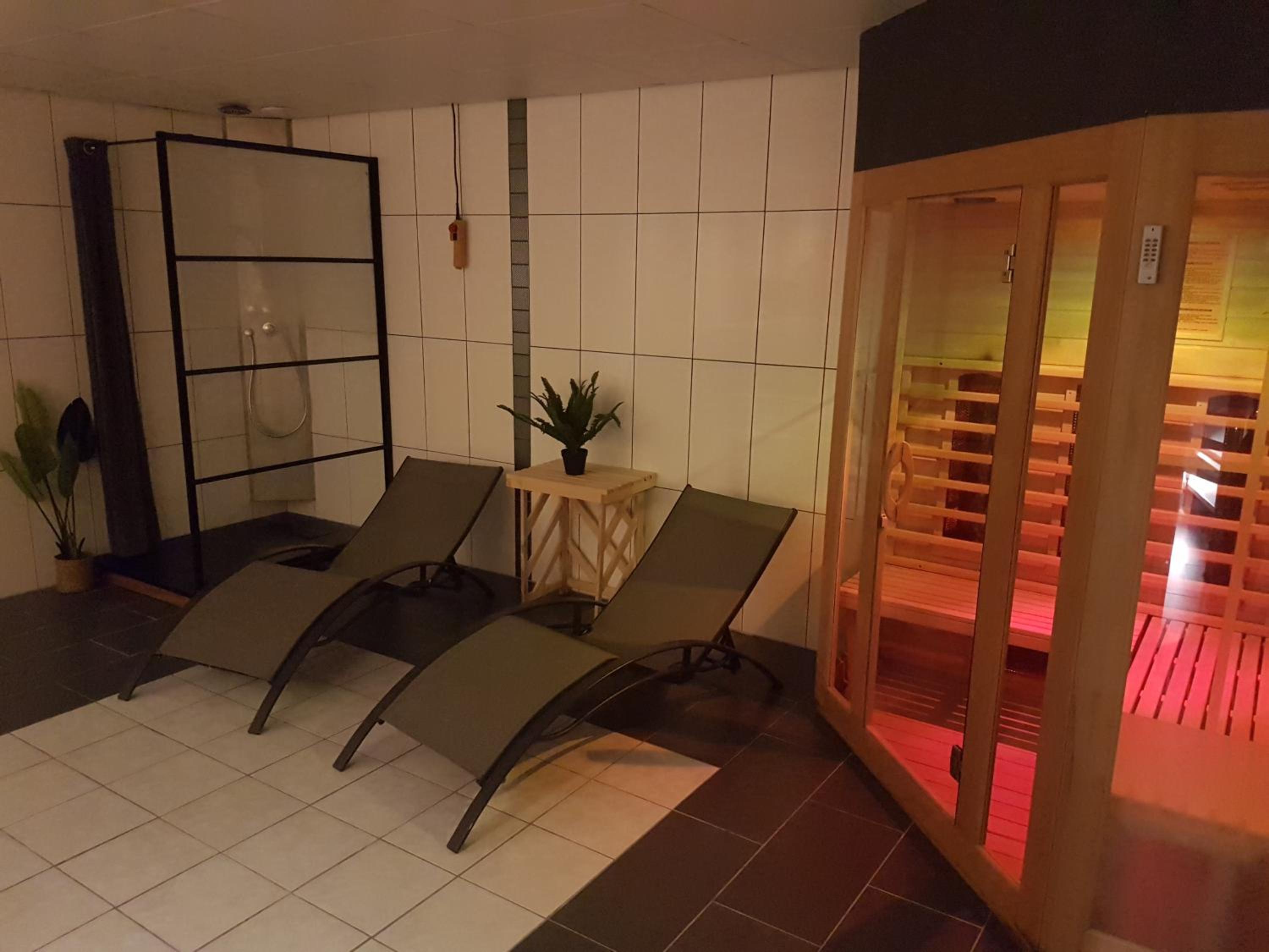 Luxus Familienvilla mit Jacuzzi & Sauna view 3