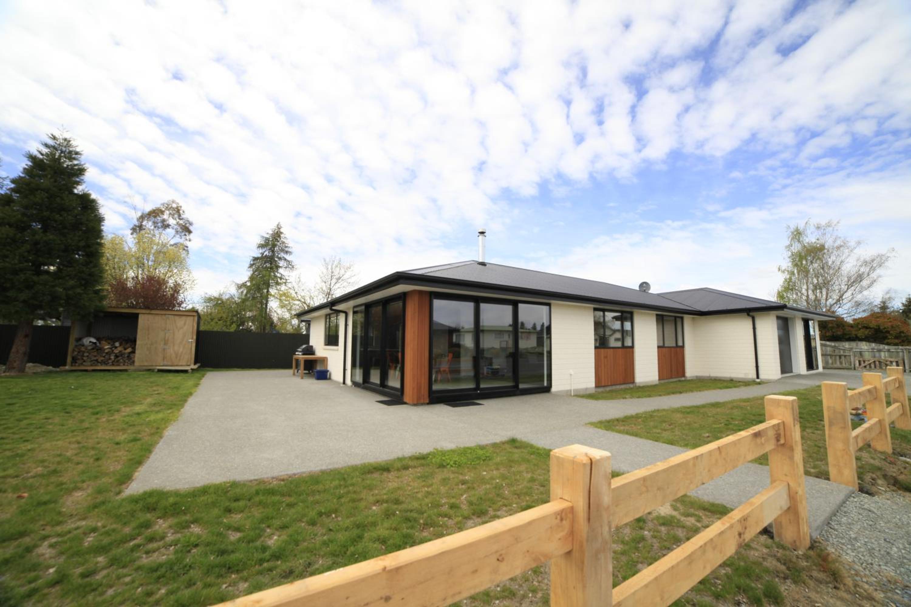 Hotel Mackenzie Magic - Image 1