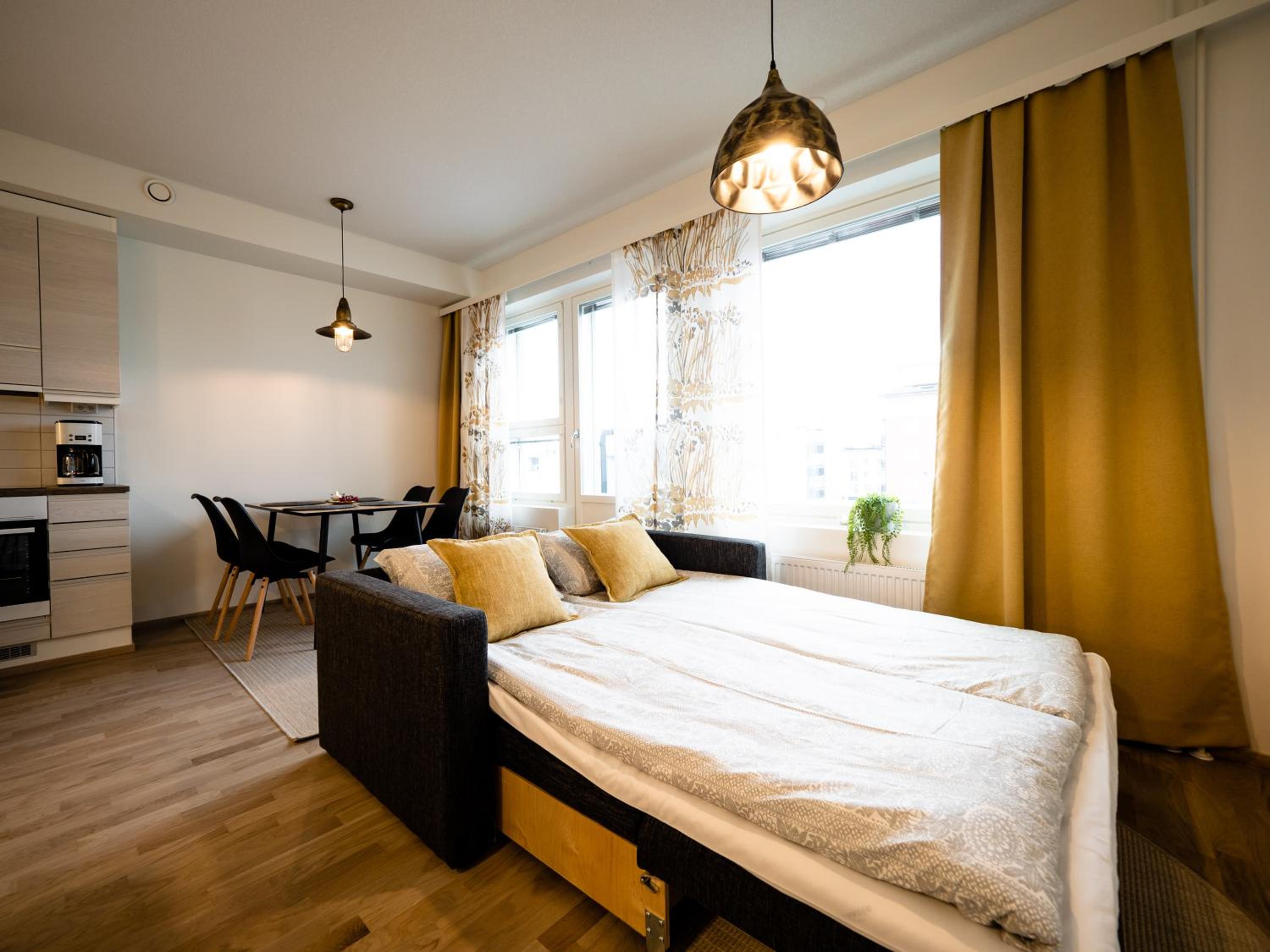 First Aparthotel Comet view 3