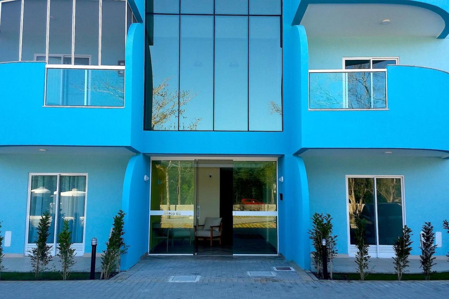 Hotel Apartamento em Arraial do Cabo entre o Mar e a Lagoa com 2 quartos Climatizado, Piscina, á 50 metros da Lagoa , Wi-Fi e Estacionamento Gratis - Image 1