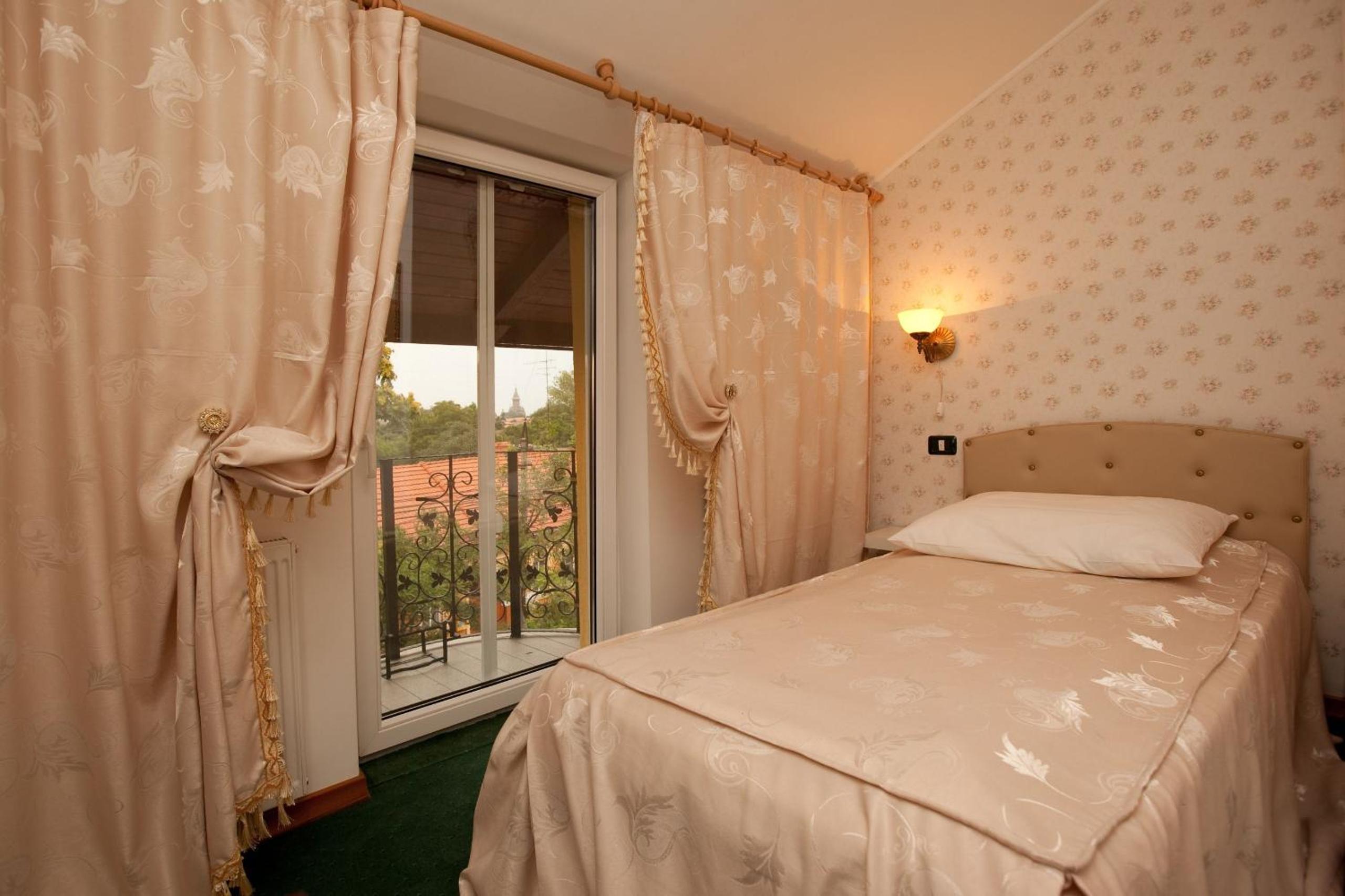 Pension Dinu Residence view 3