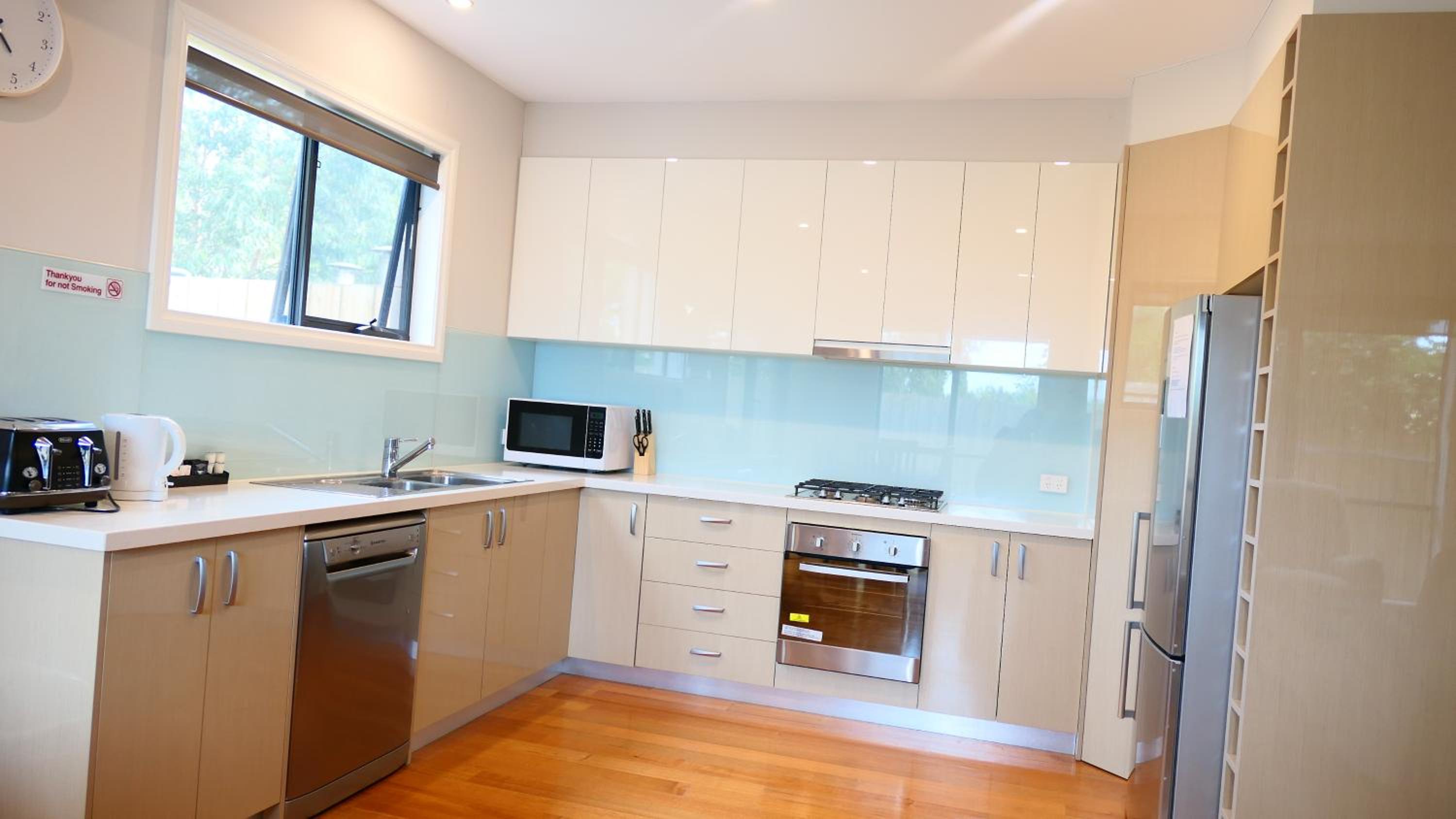 Apollo Bay Seal Apartments