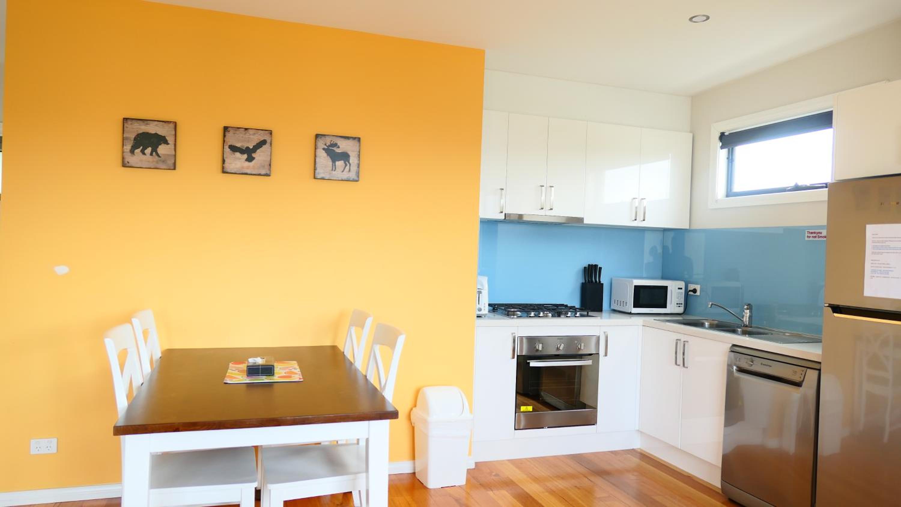 Apollo Bay Seal Apartments