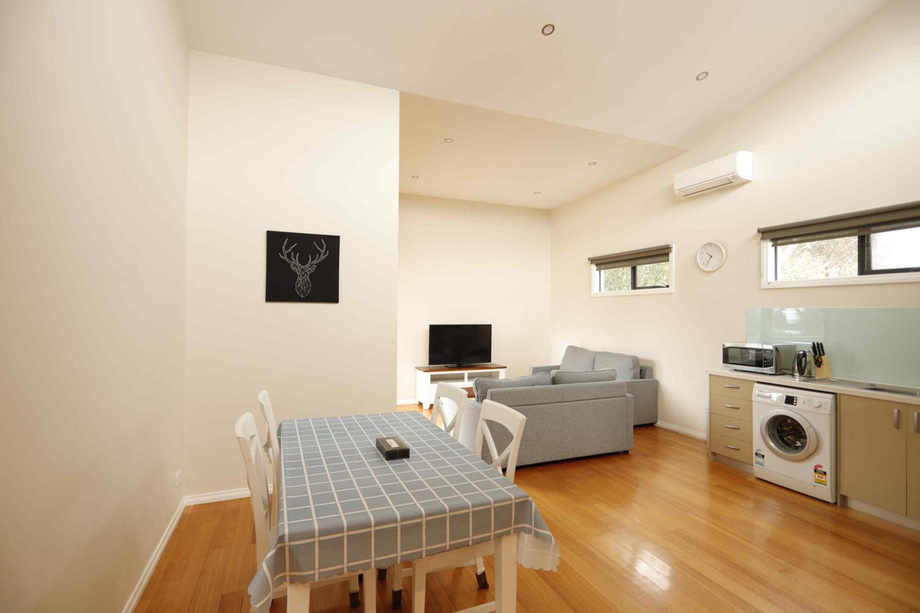 Apollo Bay Seal Apartments