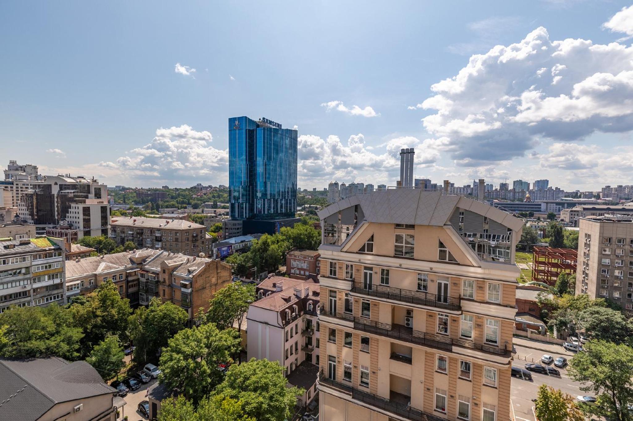 Botanic Towers опалення та світло цілодобово