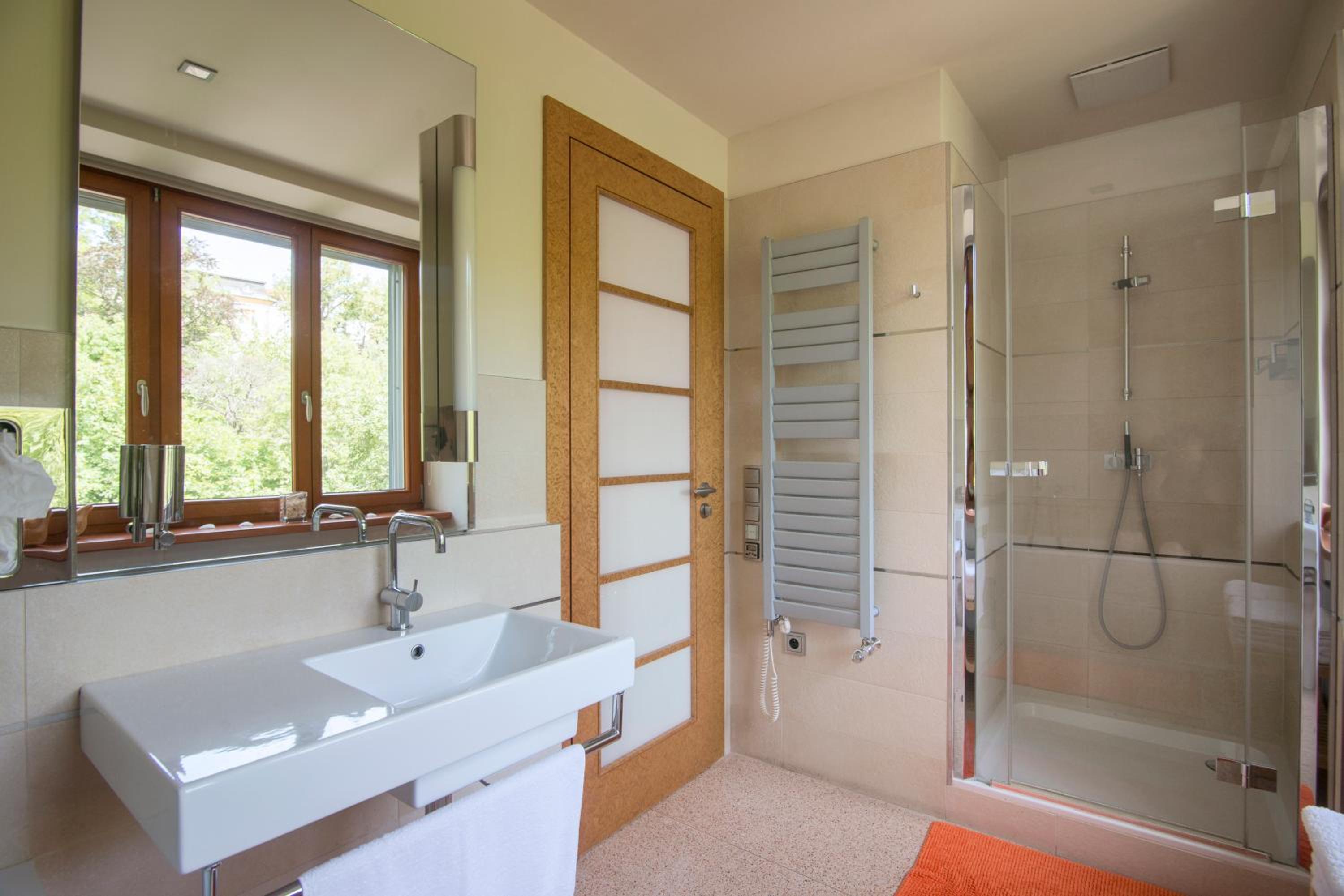 Huge luxury central Prague VILLA, 6 beds and baths, terraces, double garage