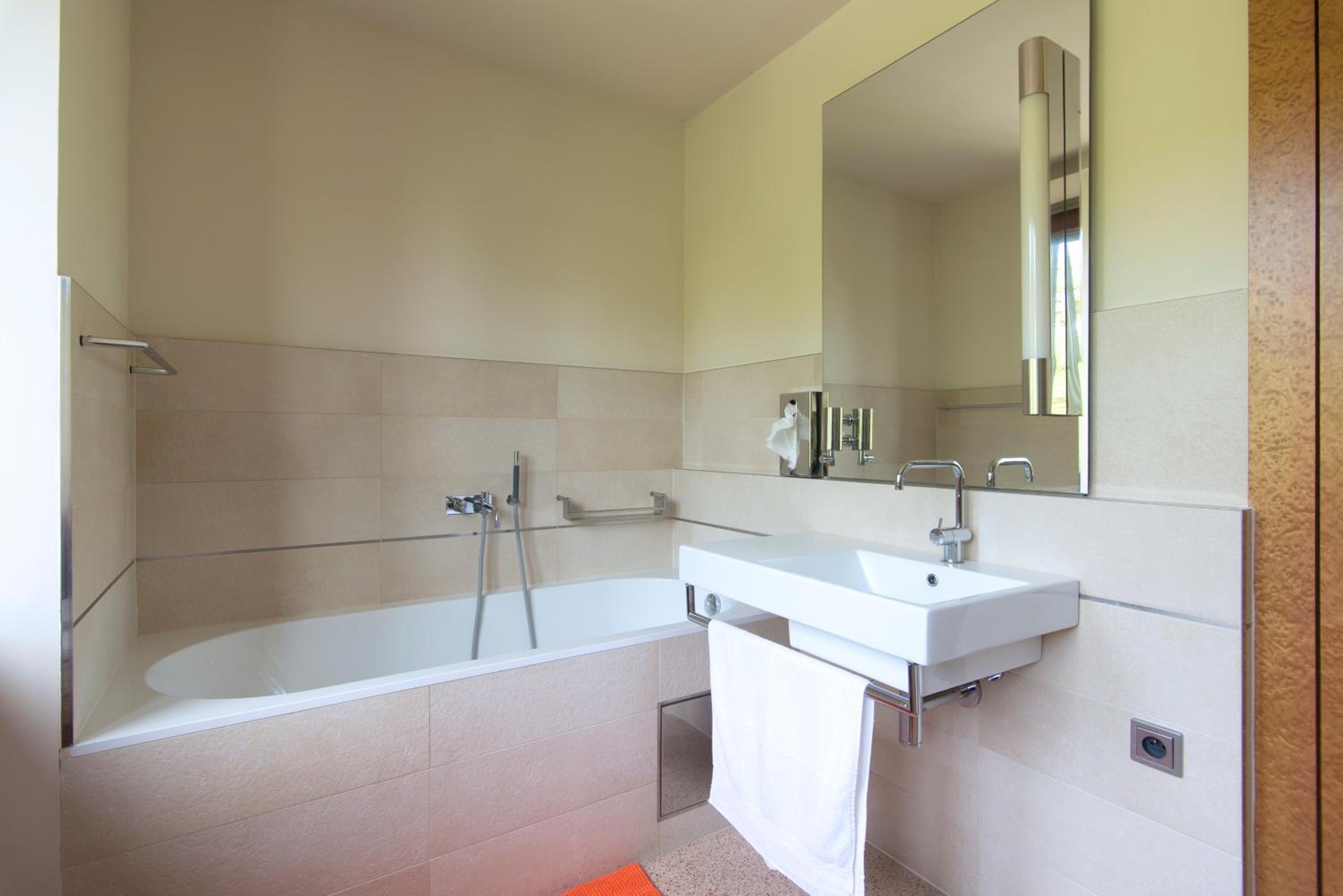 Huge luxury central Prague VILLA, 6 beds and baths, terraces, double garage