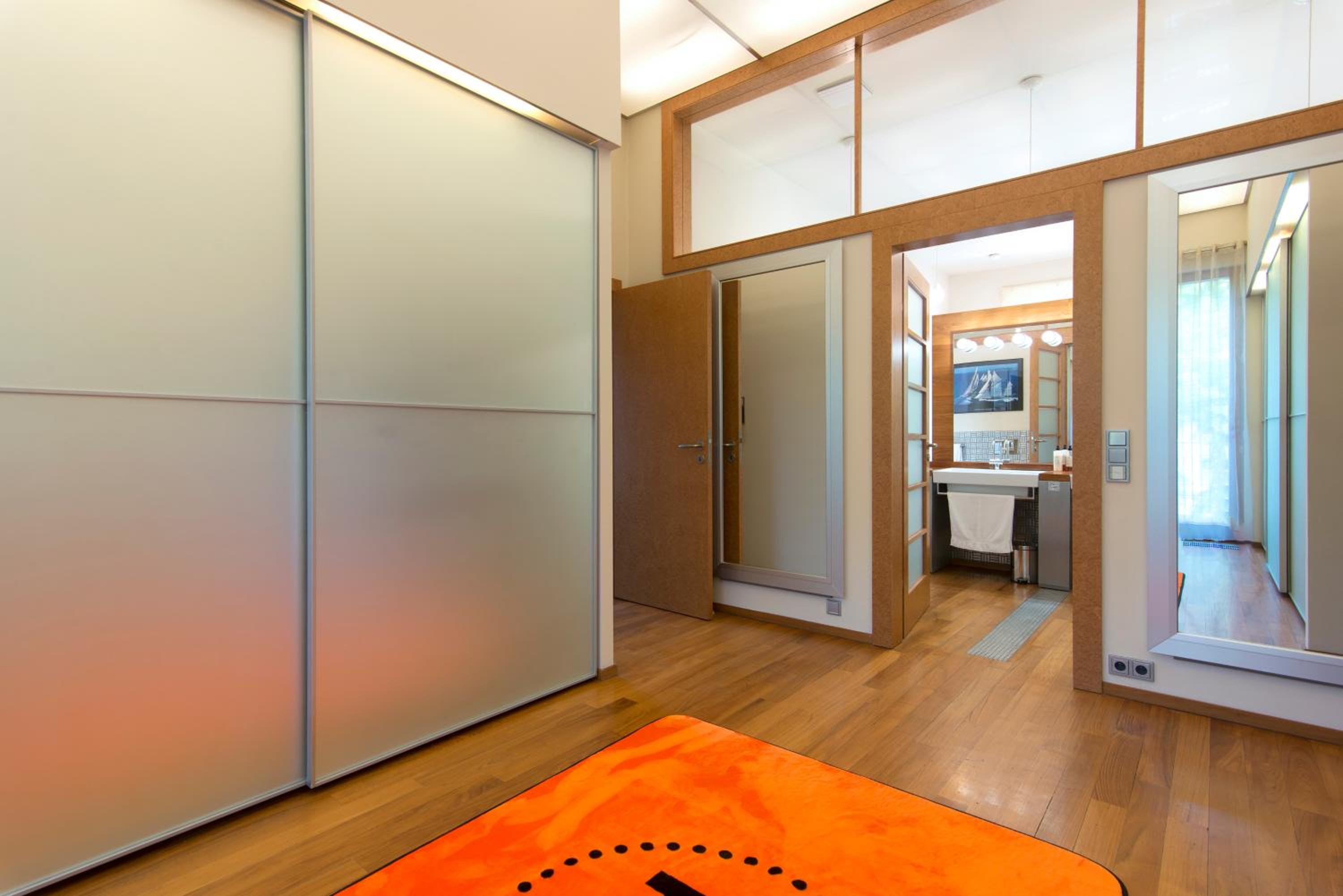 Huge luxury central Prague VILLA, 6 beds and baths, terraces, double garage