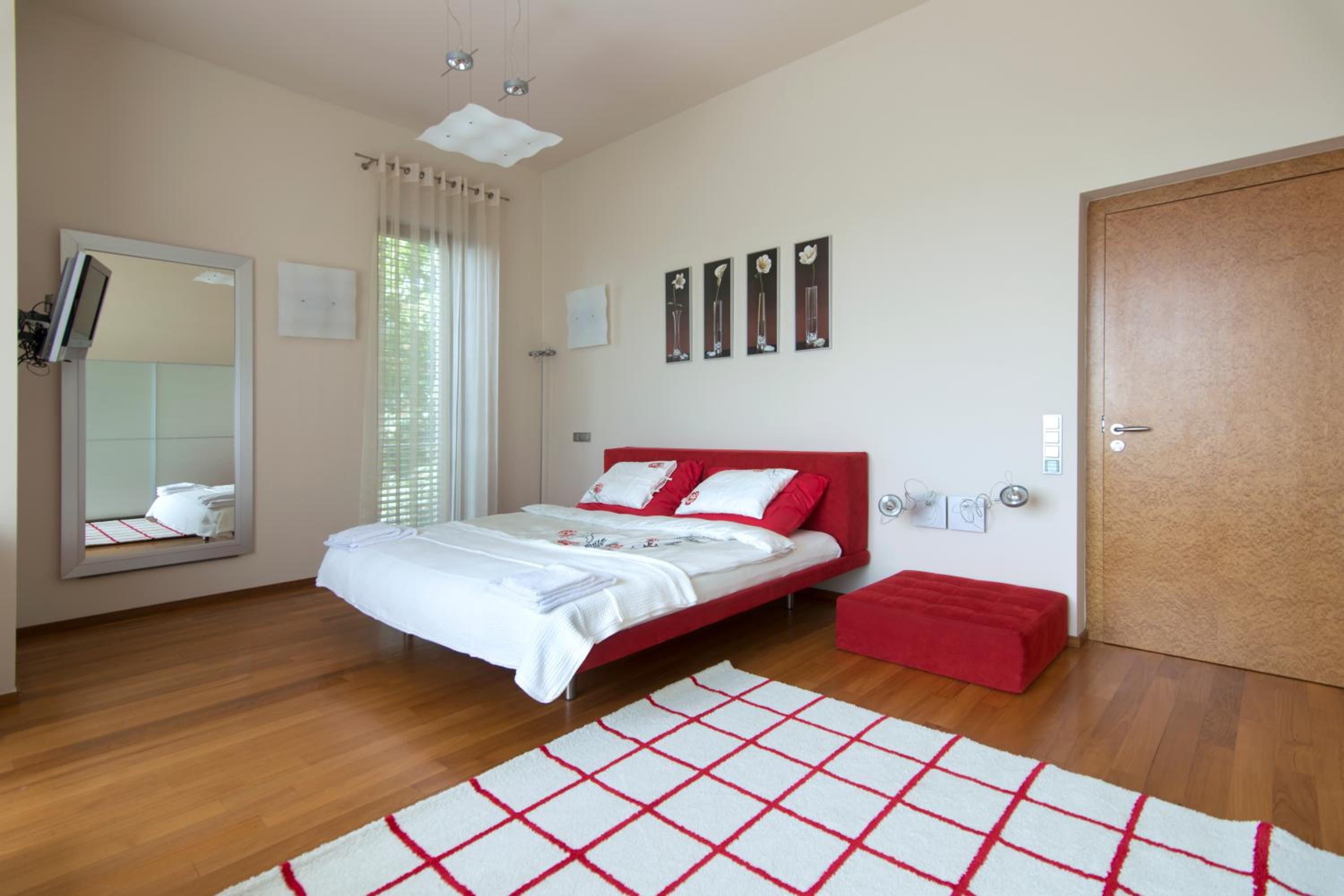 Huge luxury central Prague VILLA, 6 beds and baths, terraces, double garage