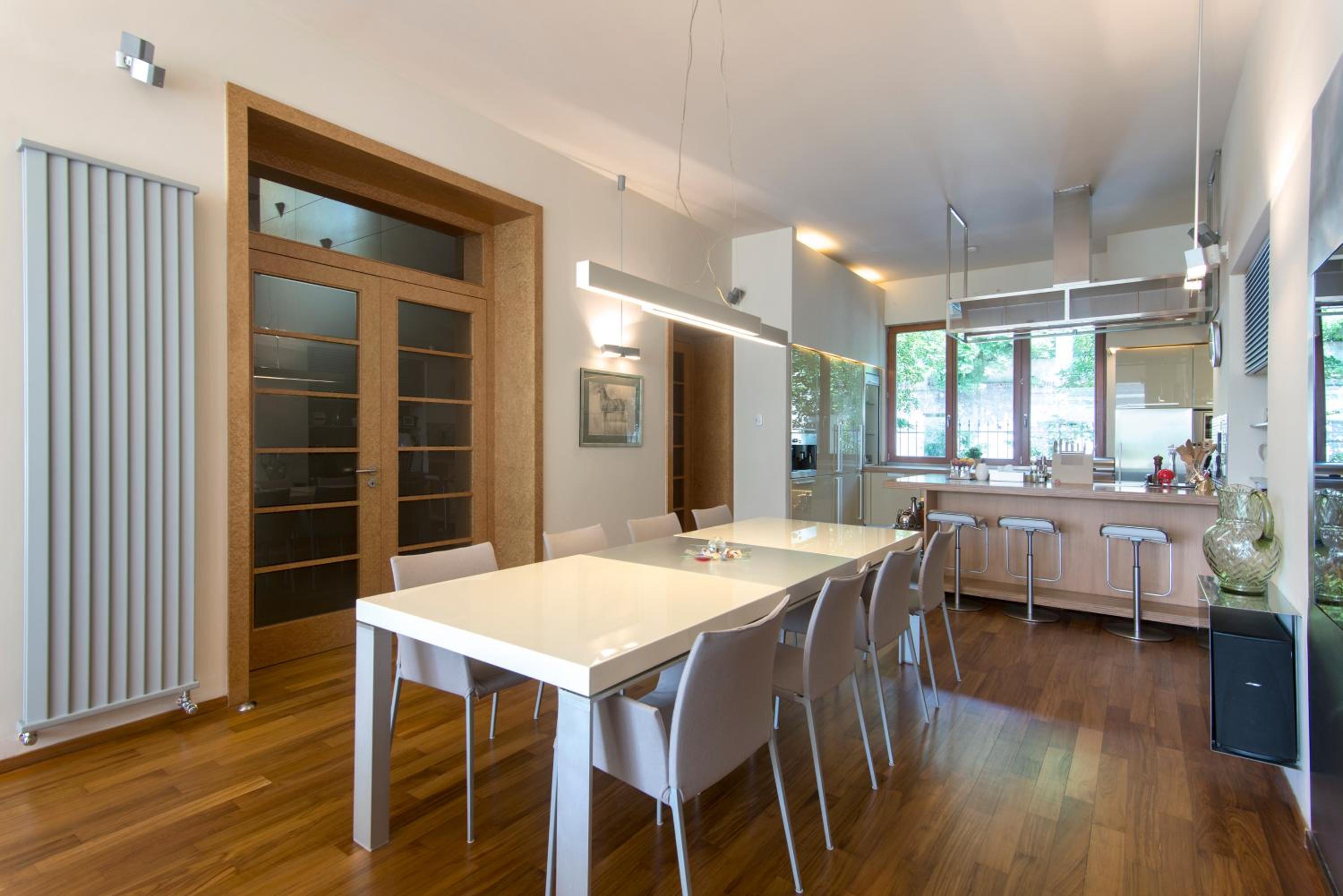 Huge luxury central Prague VILLA, 6 beds and baths, terraces, double garage