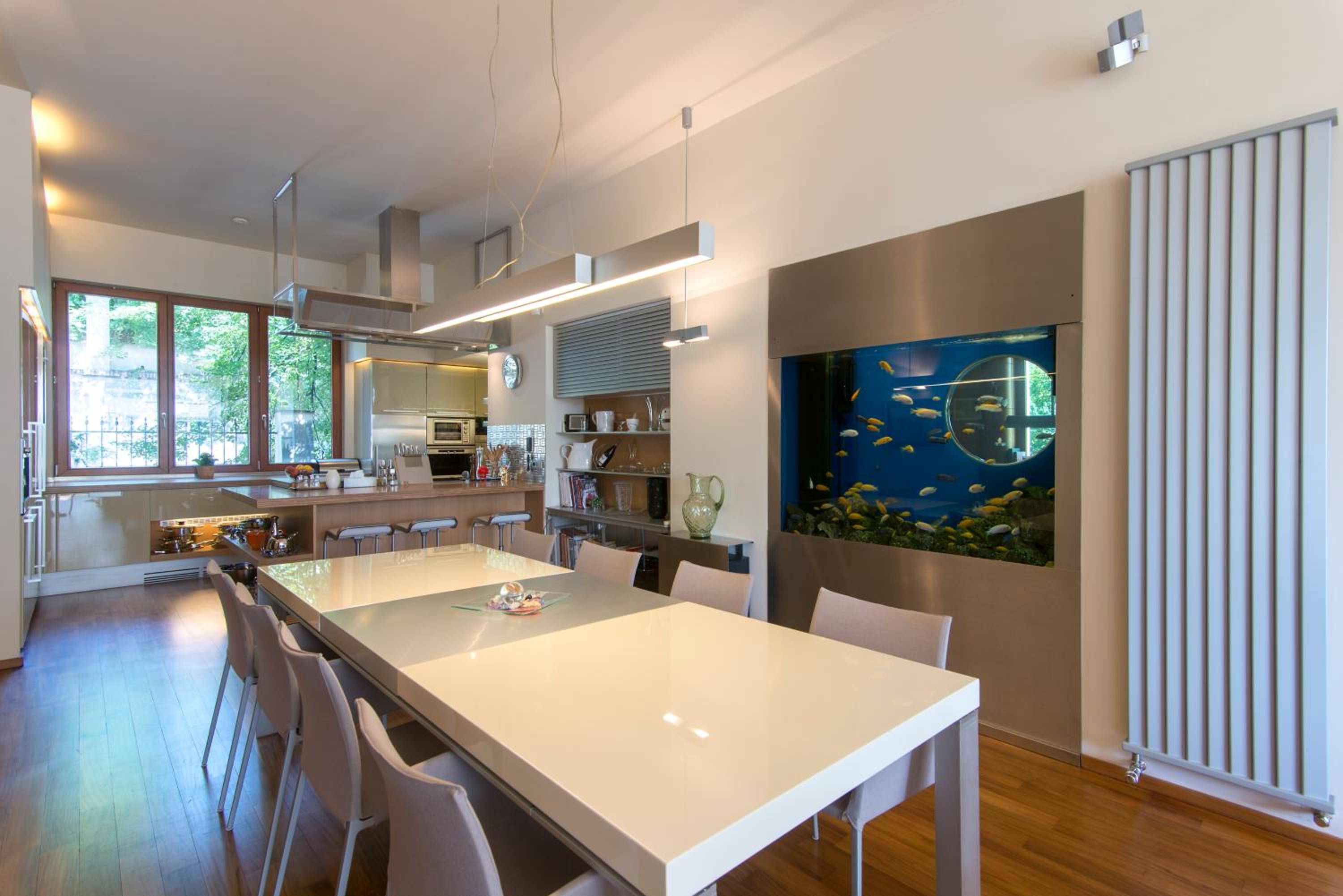 Huge luxury central Prague VILLA, 6 beds and baths, terraces, double garage