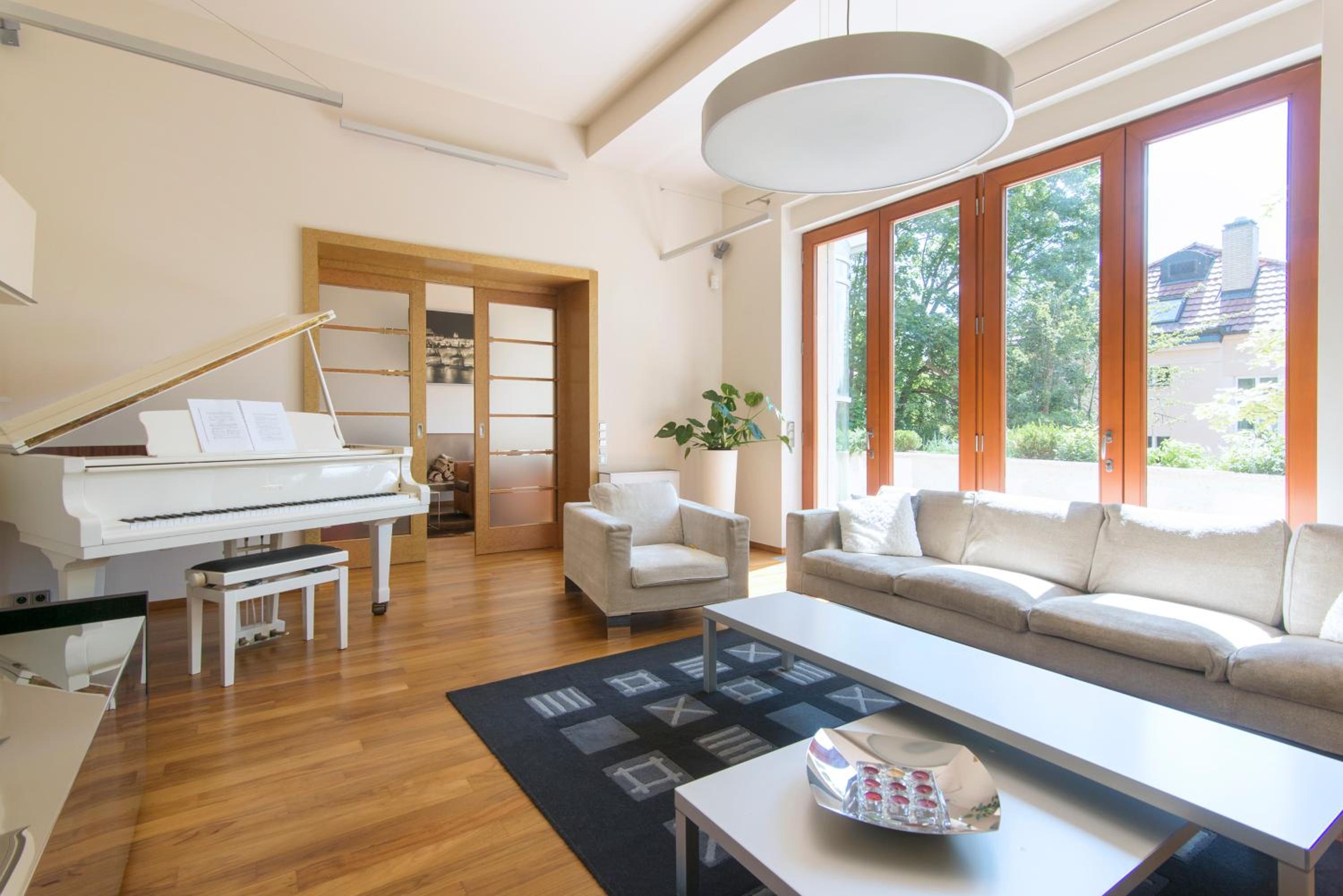 Huge luxury central Prague VILLA, 6 beds and baths, terraces, double garage