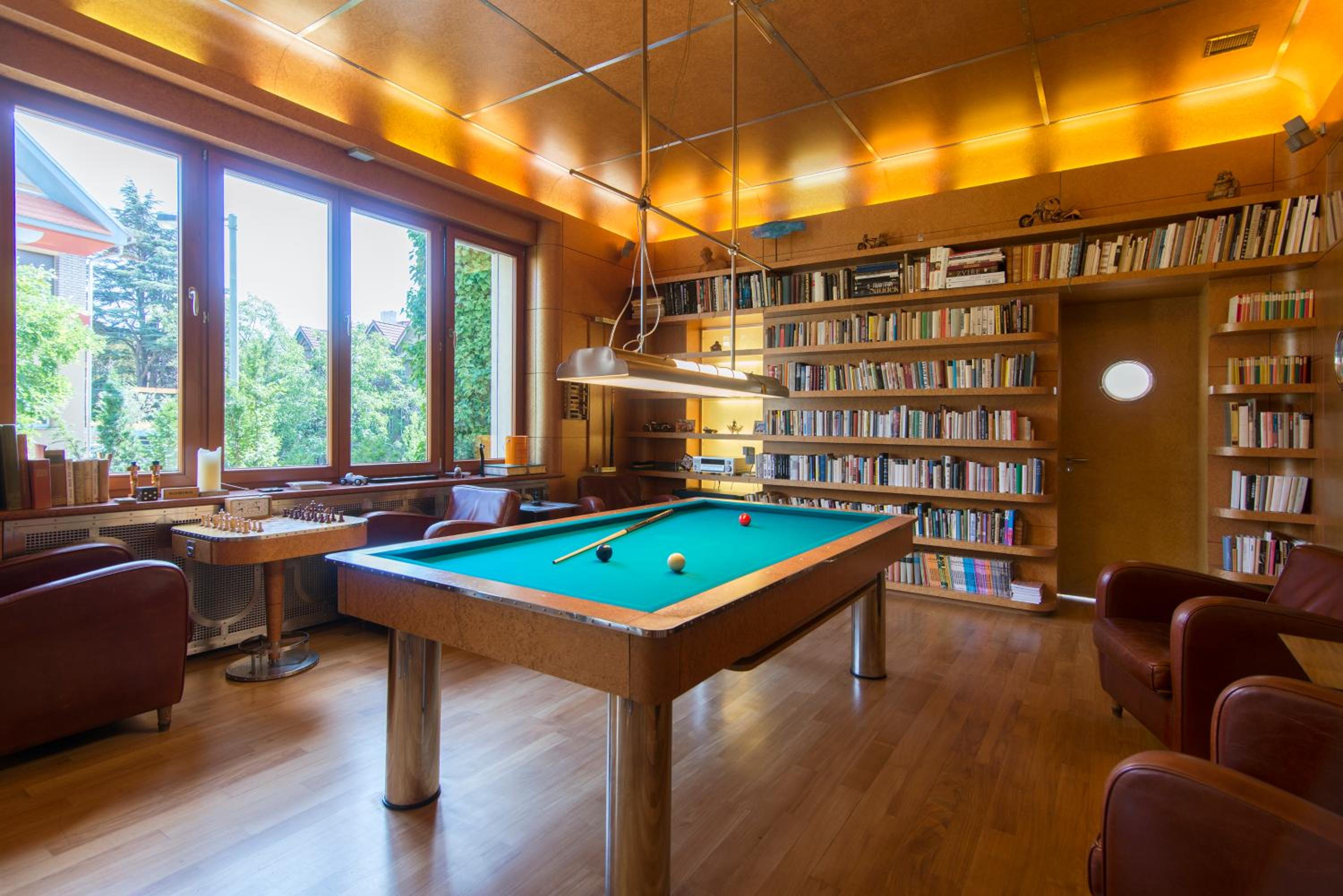 Huge luxury central Prague VILLA, 6 beds and baths, terraces, double garage