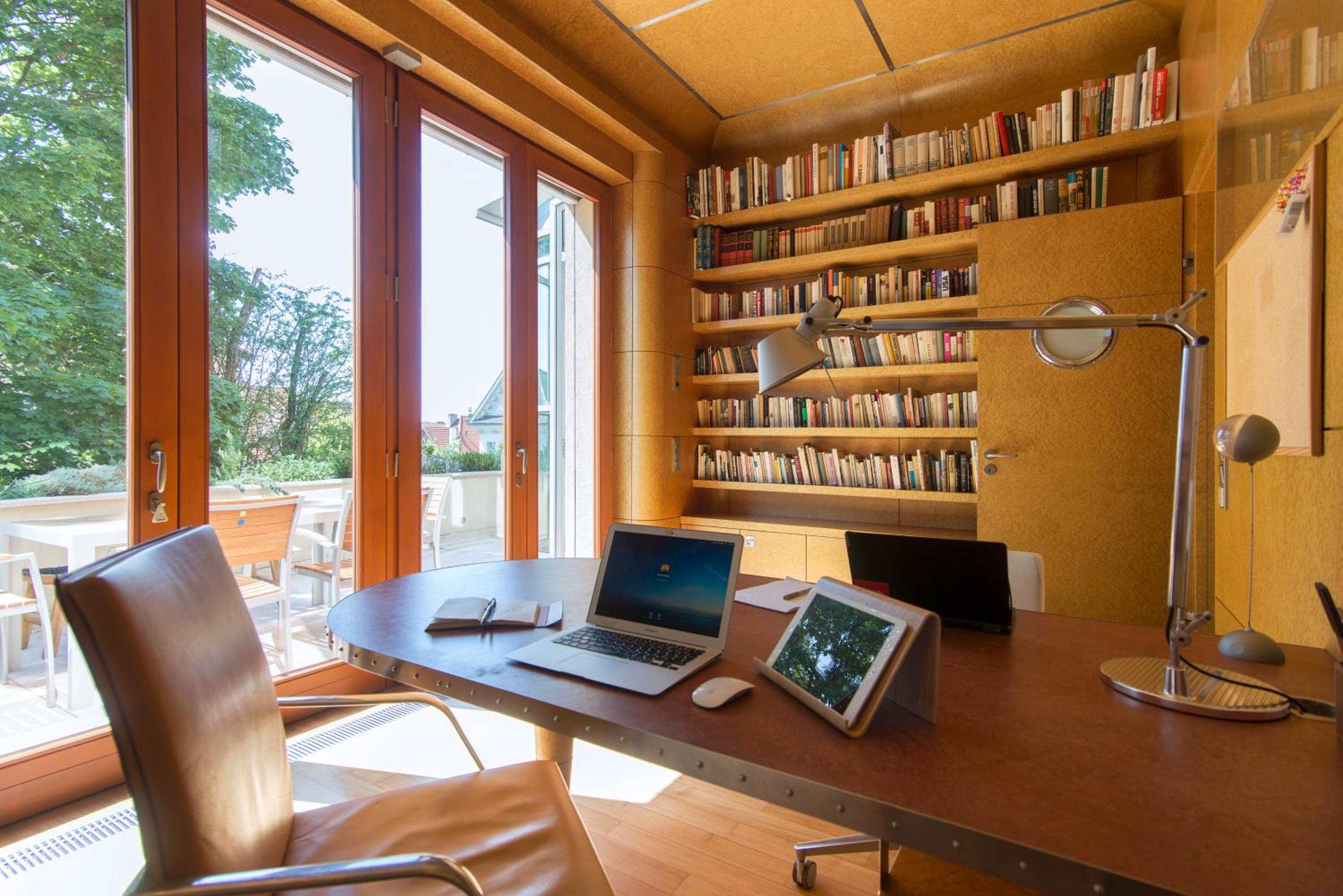 Huge luxury central Prague VILLA, 6 beds and baths, terraces, double garage