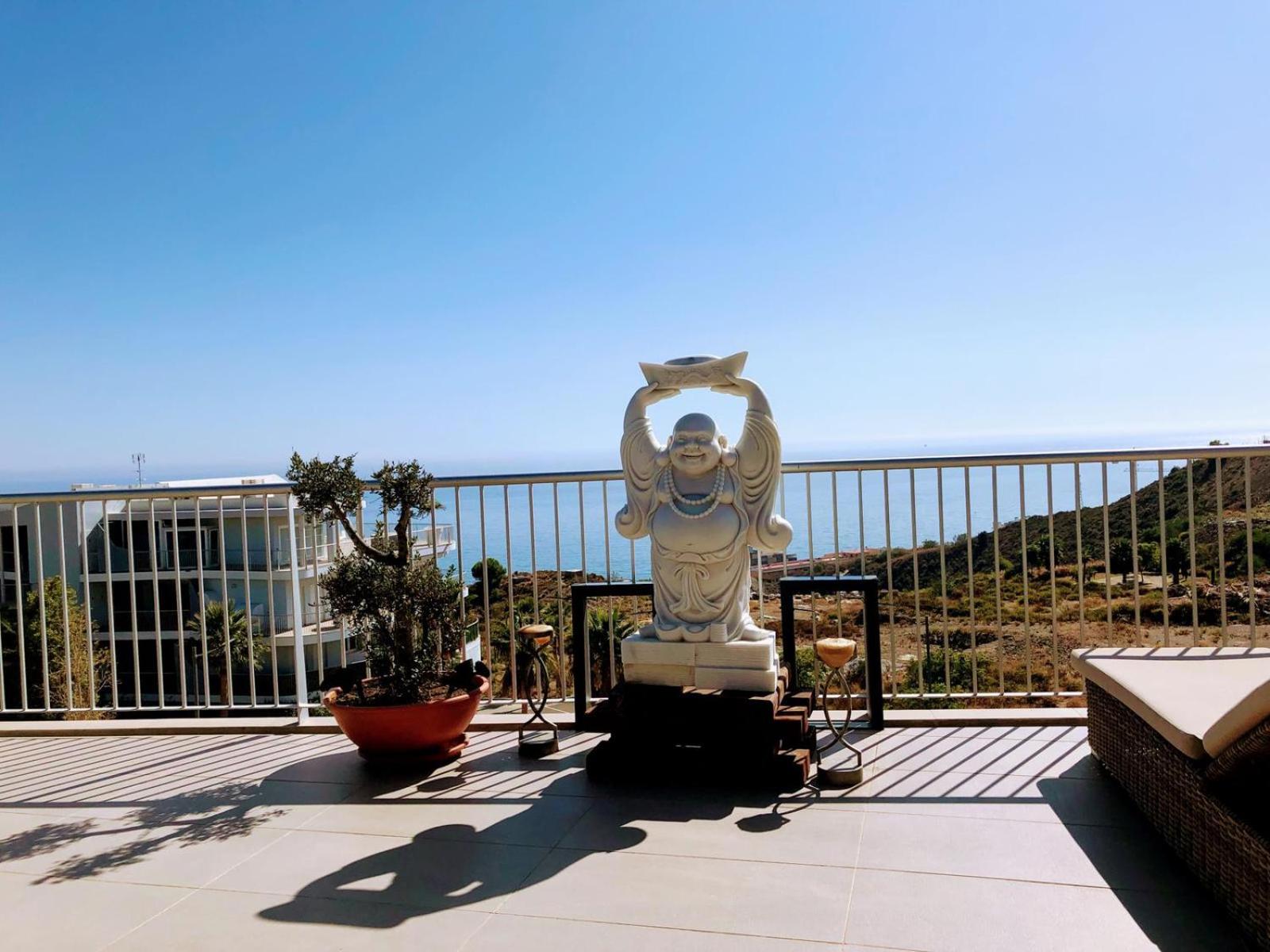 Luxury penthouse with Jacuzzi and Seaviews