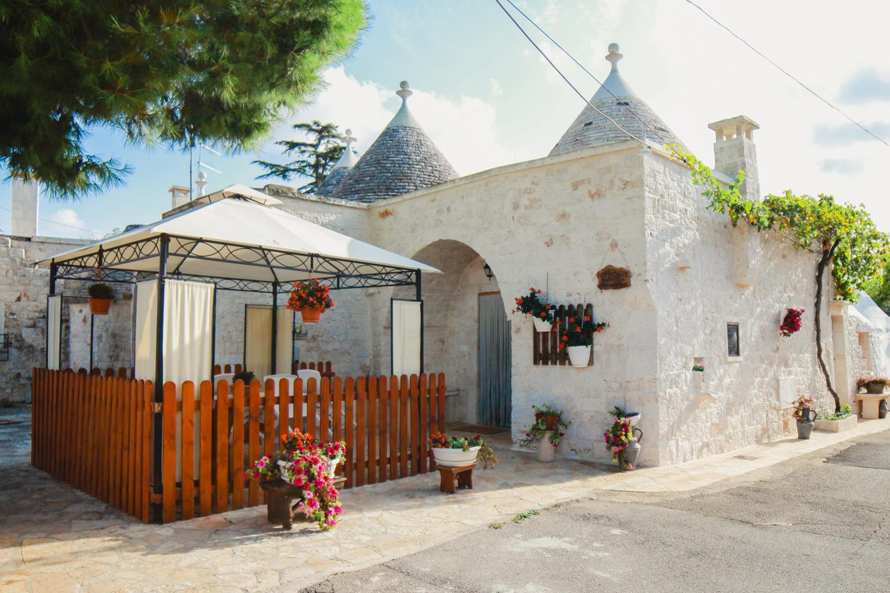 Trulli Borgo Lamie view 5